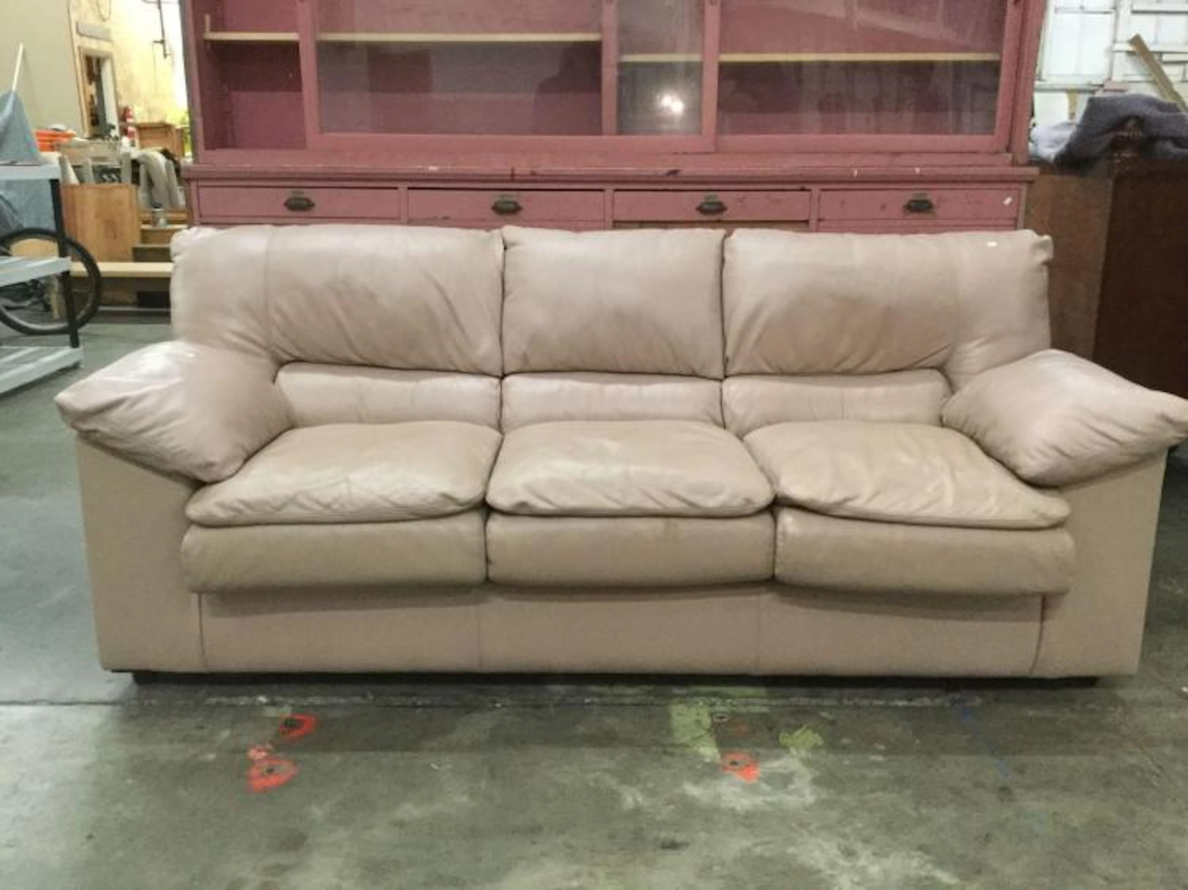 Fine modern cream leather sofa couch in good cond