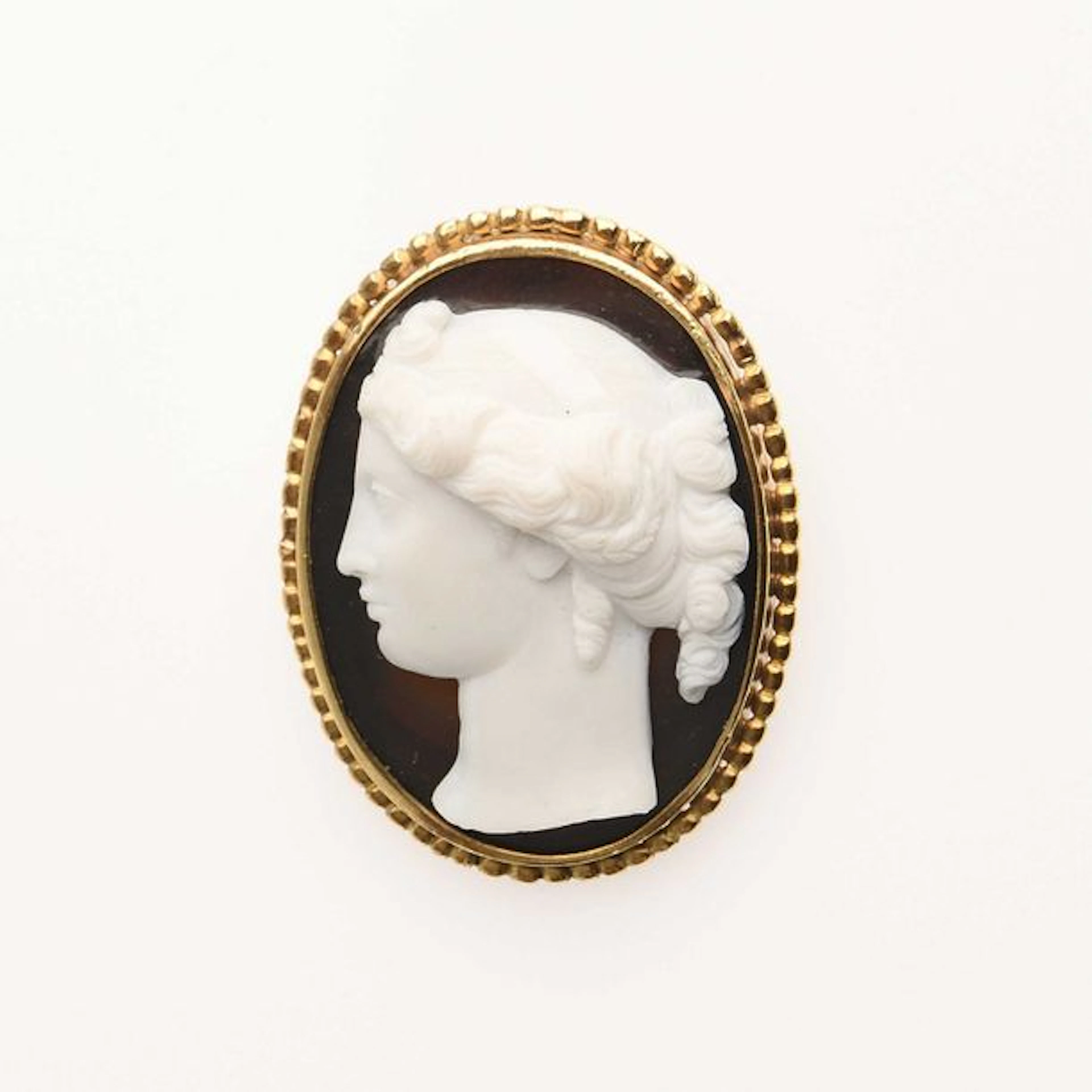 Broche camée sur agathe brune, représentant…