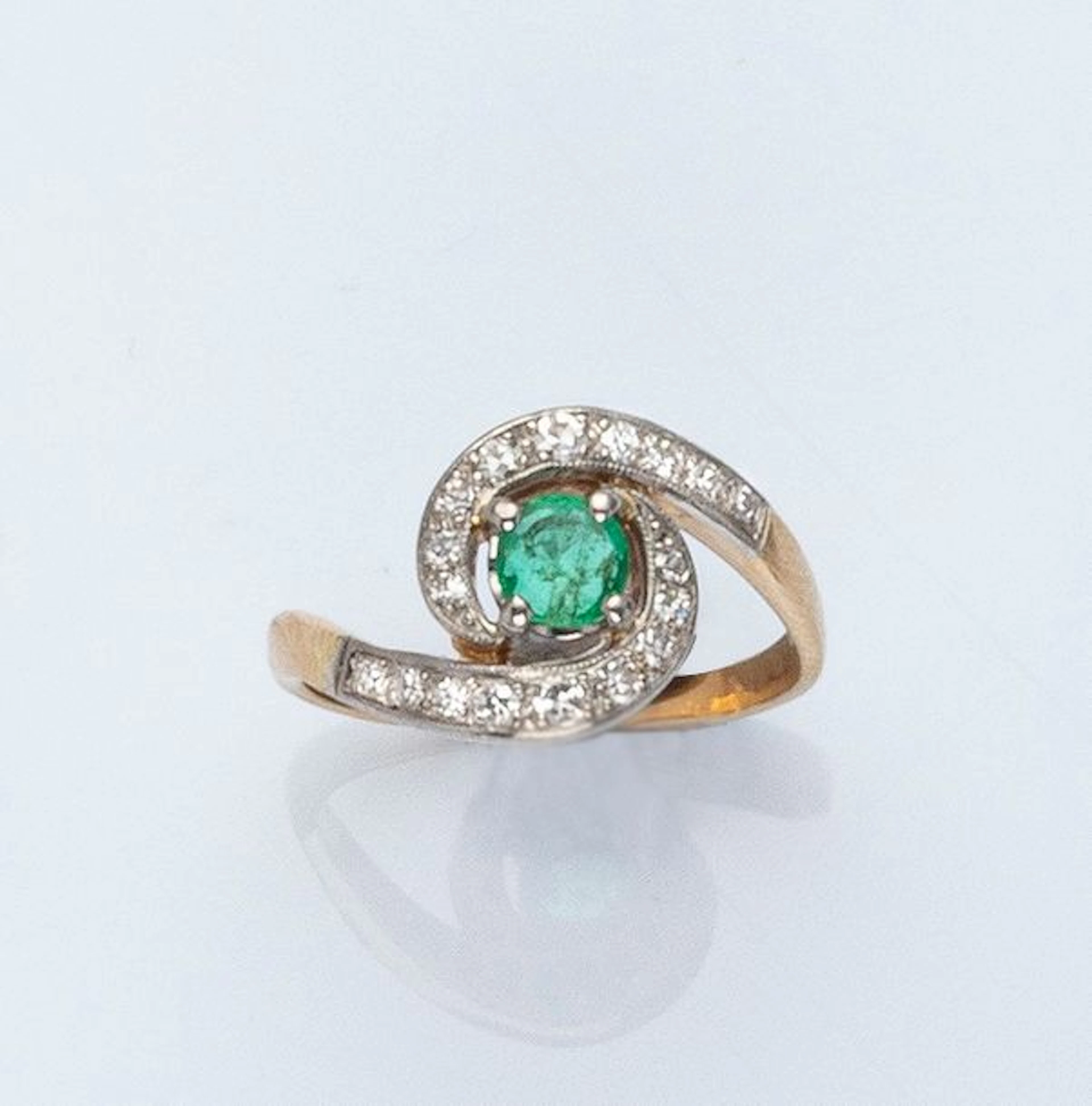 Bague tourbillon en or jaune 18K (750° millièmes)…