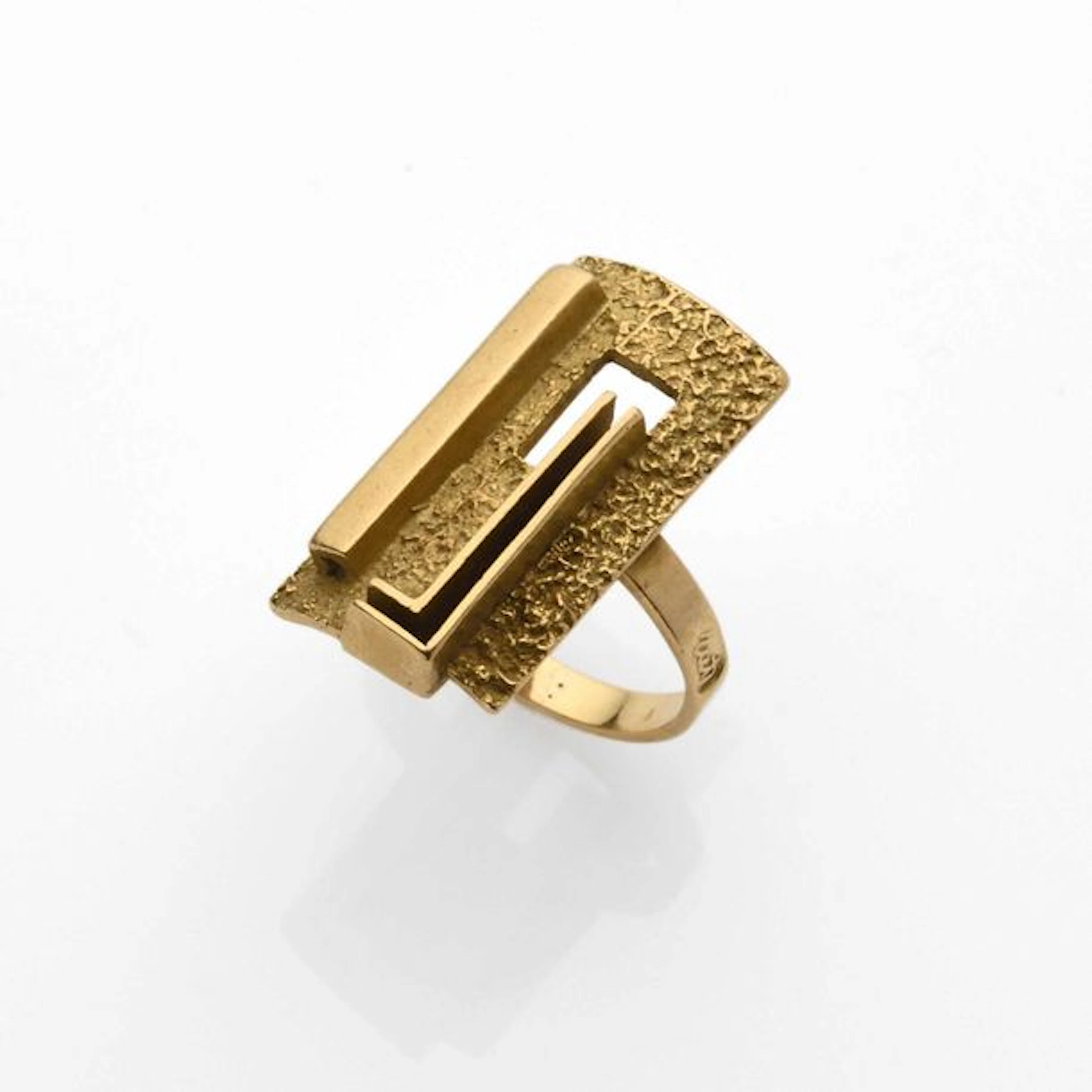 Bague moderniste en or jaune 18K (750° millièmes)…