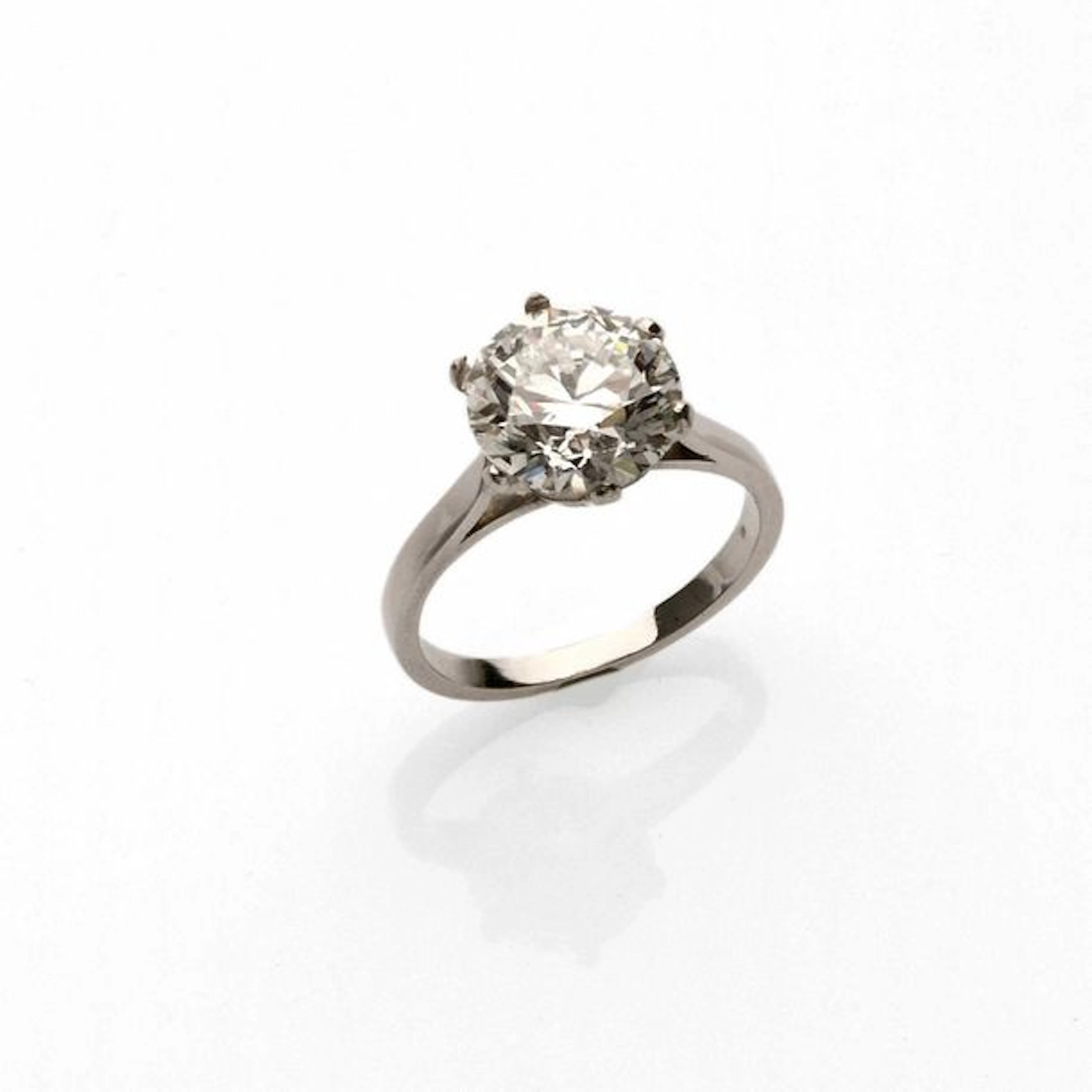 Solitaire en or blanc 18K (750° millièmes)…