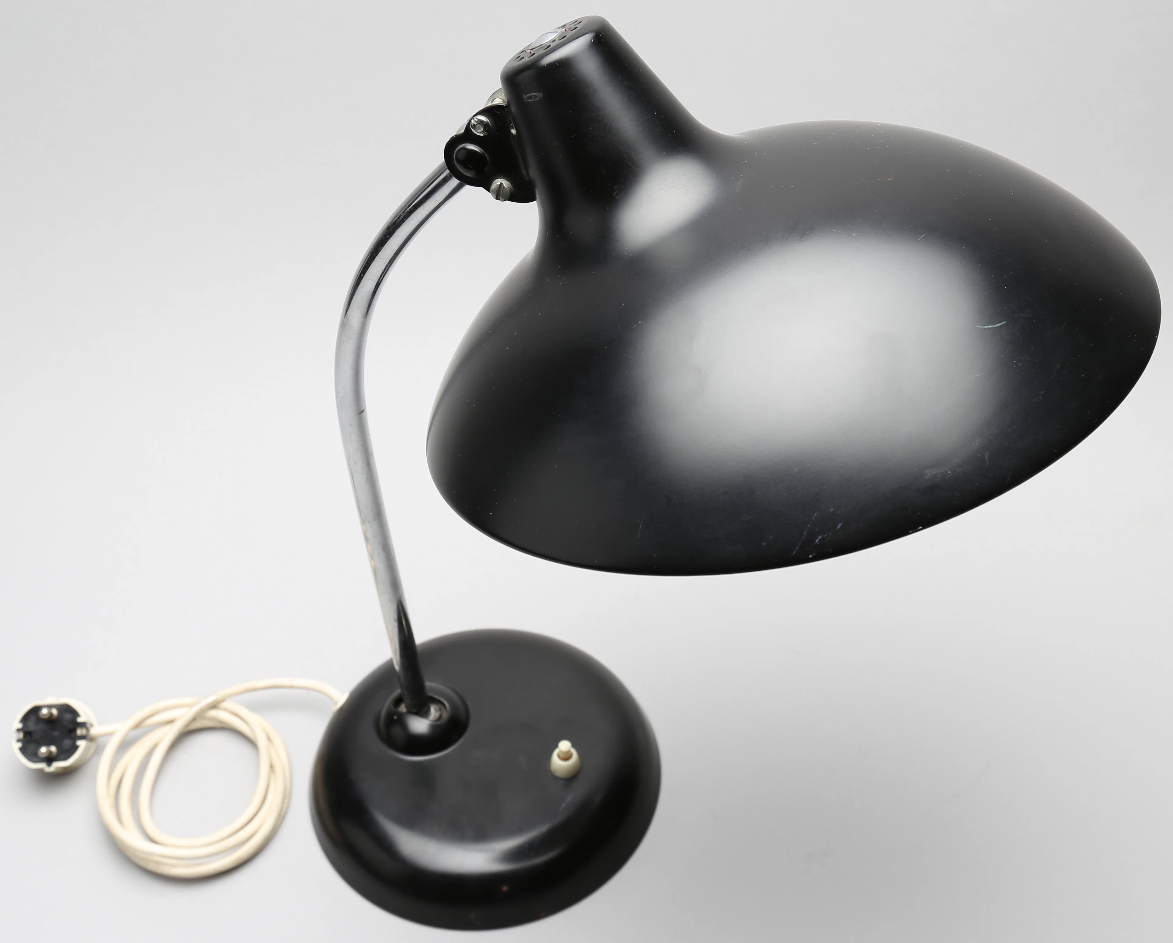 CHRISTIAN DELL,. SCHREIBTISCH LAMPE,Kaiser Idell Modell 6876.