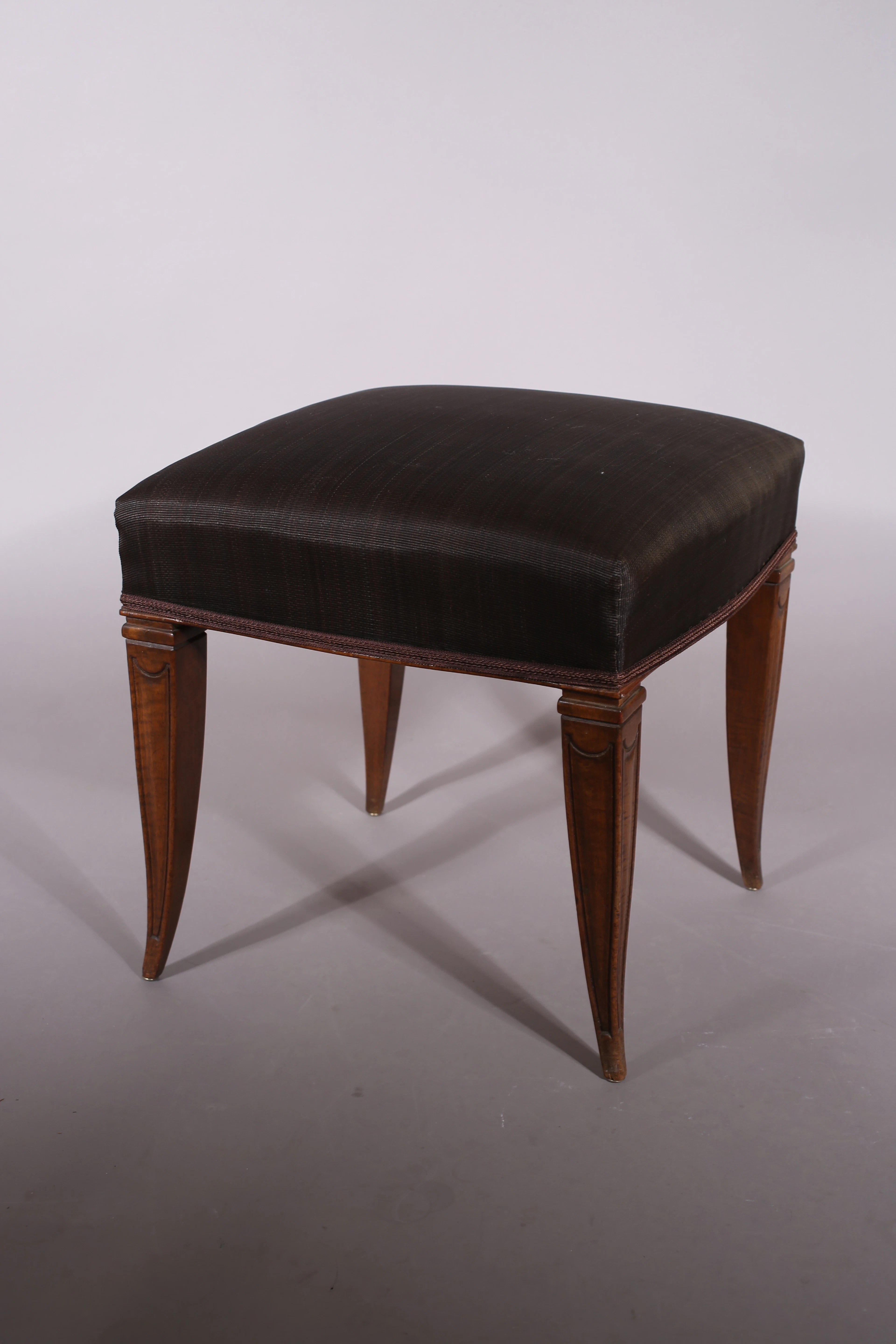 HOCKER, Biedermeier.