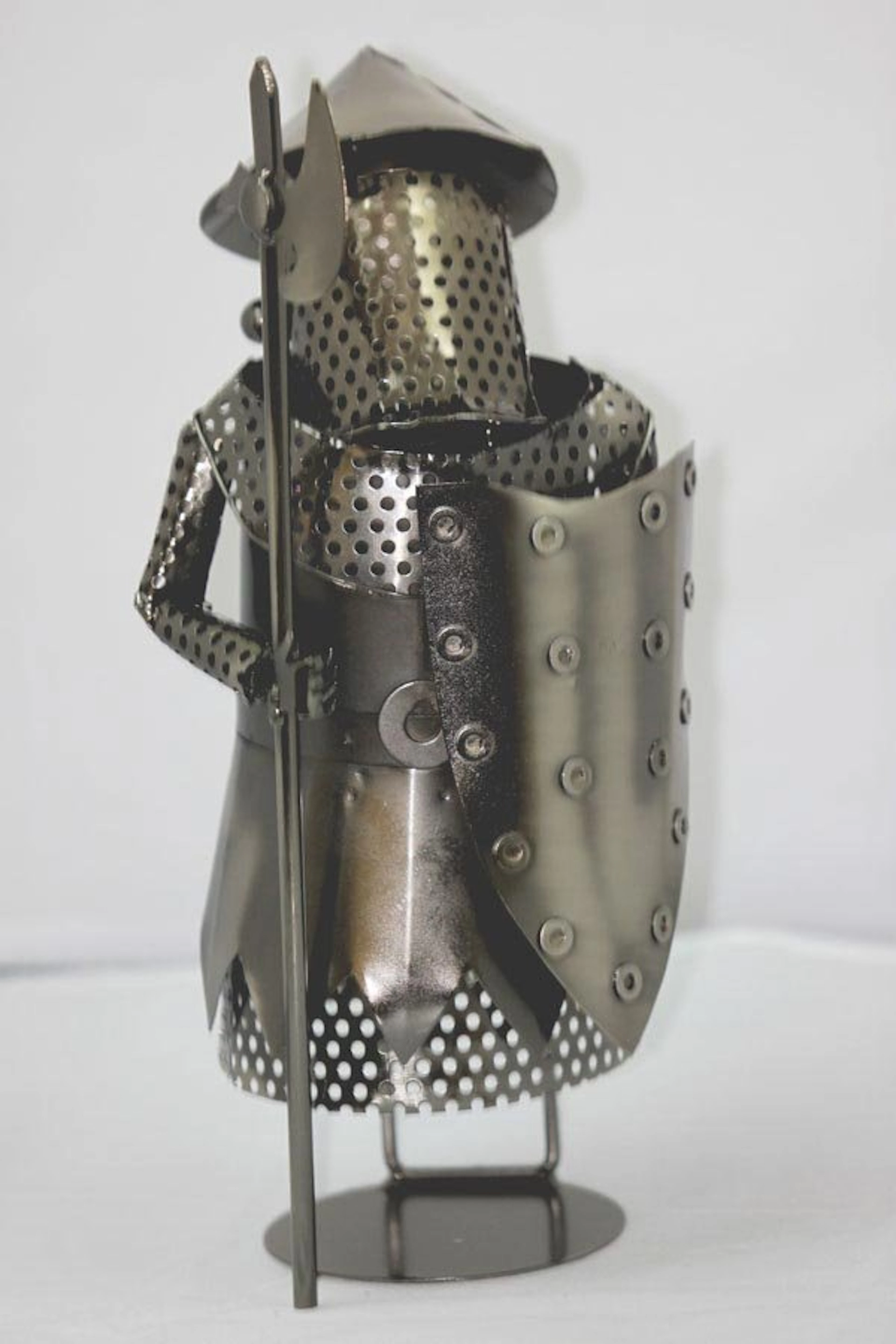 COLLECTORS EDITION MEDIEVAL STYLE GUARD WINE HOLDER