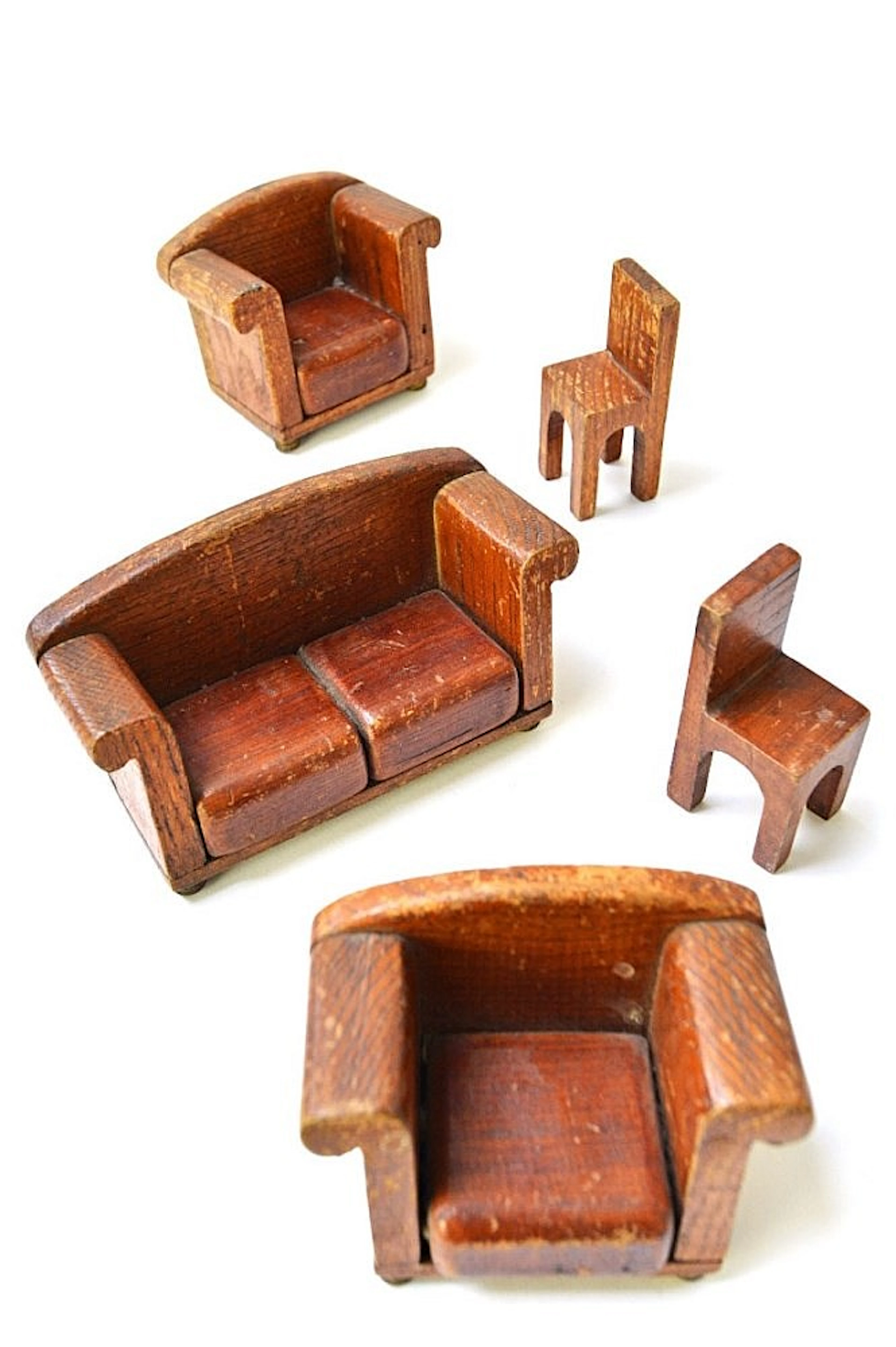 A suite of miniature 1930's style furniture, to include a sofa, 17cm wide,