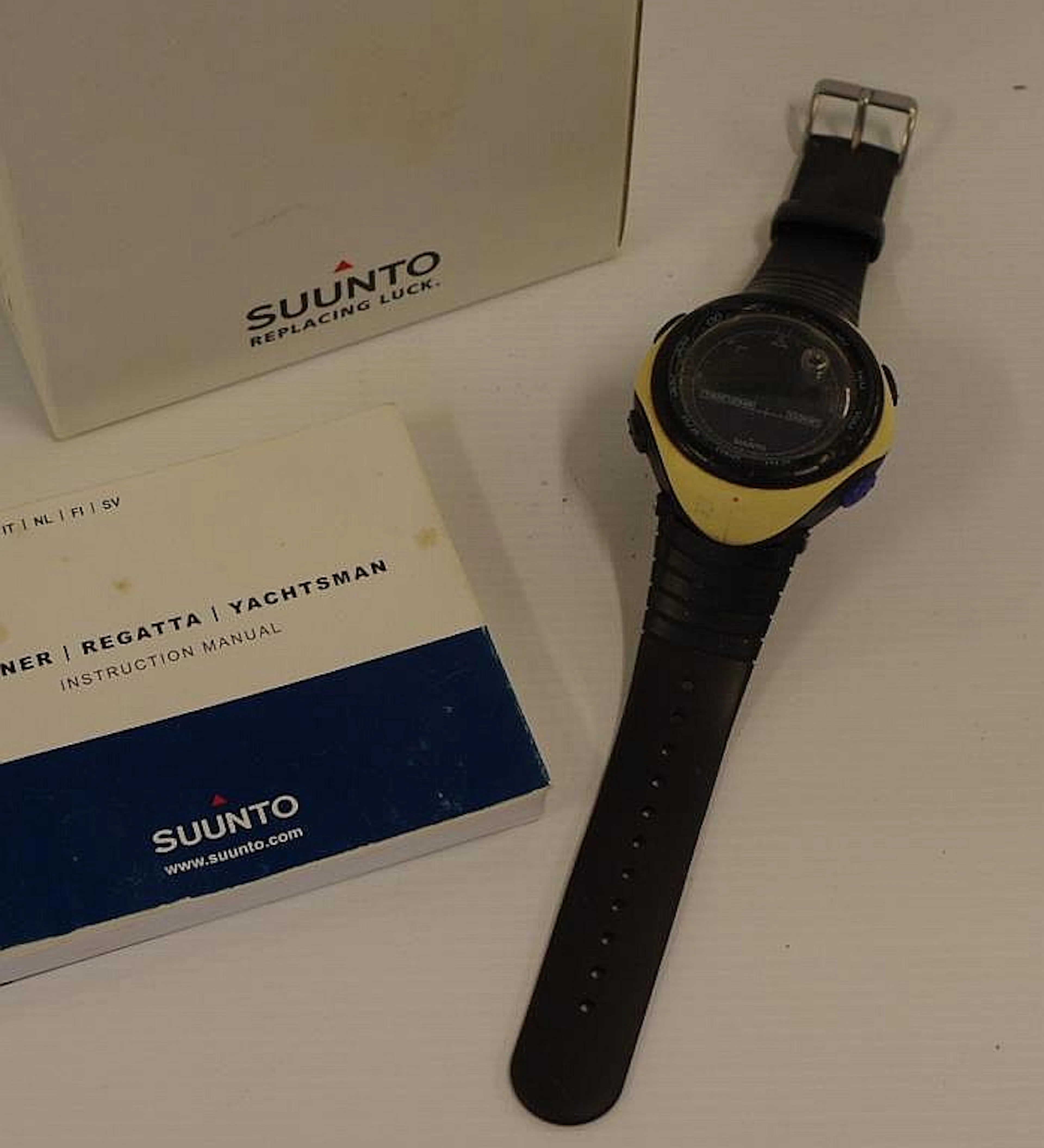 Suunto Mariner digital watch together with instruction manual and box