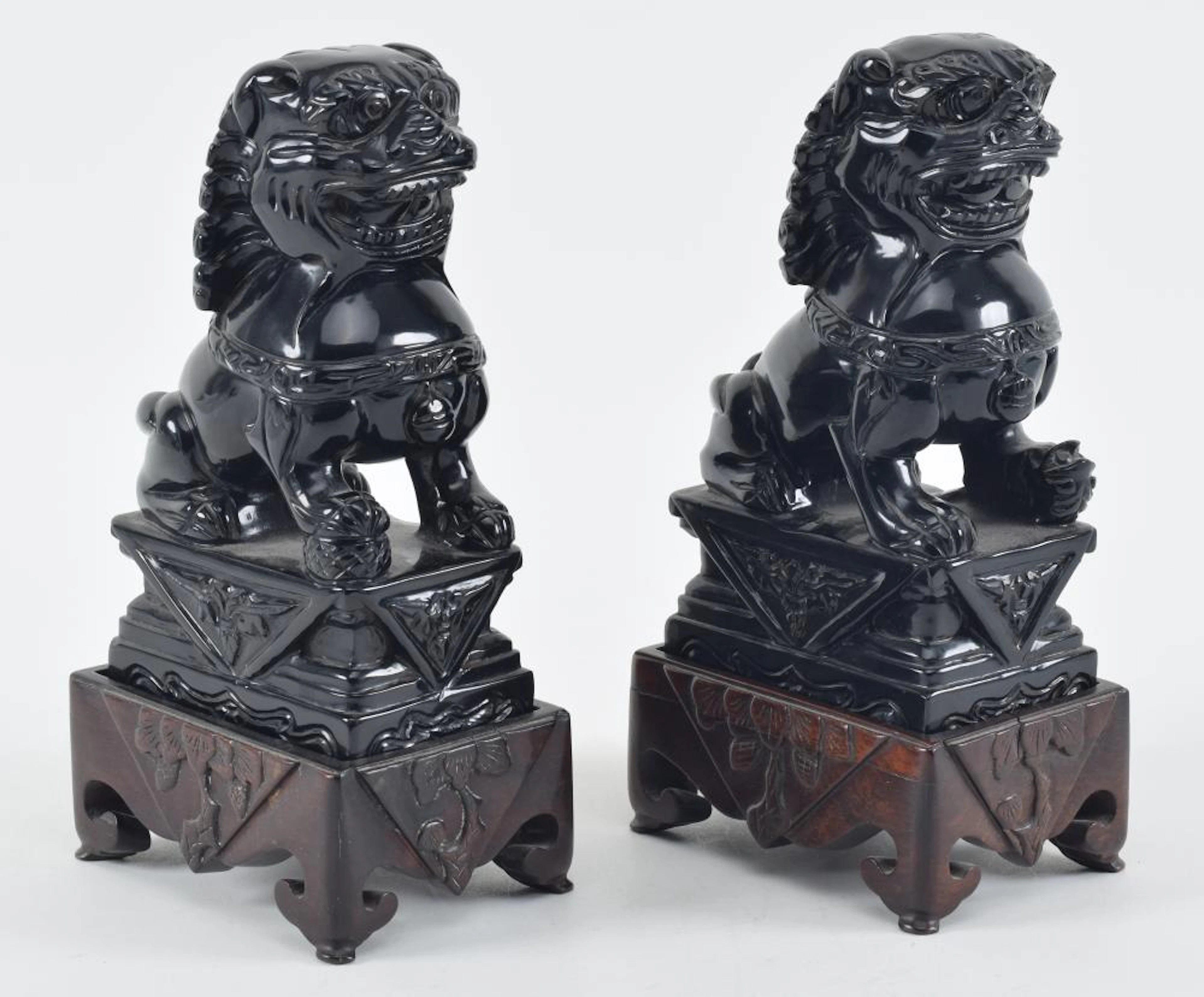 Pair of reconstituted amber foo dogs