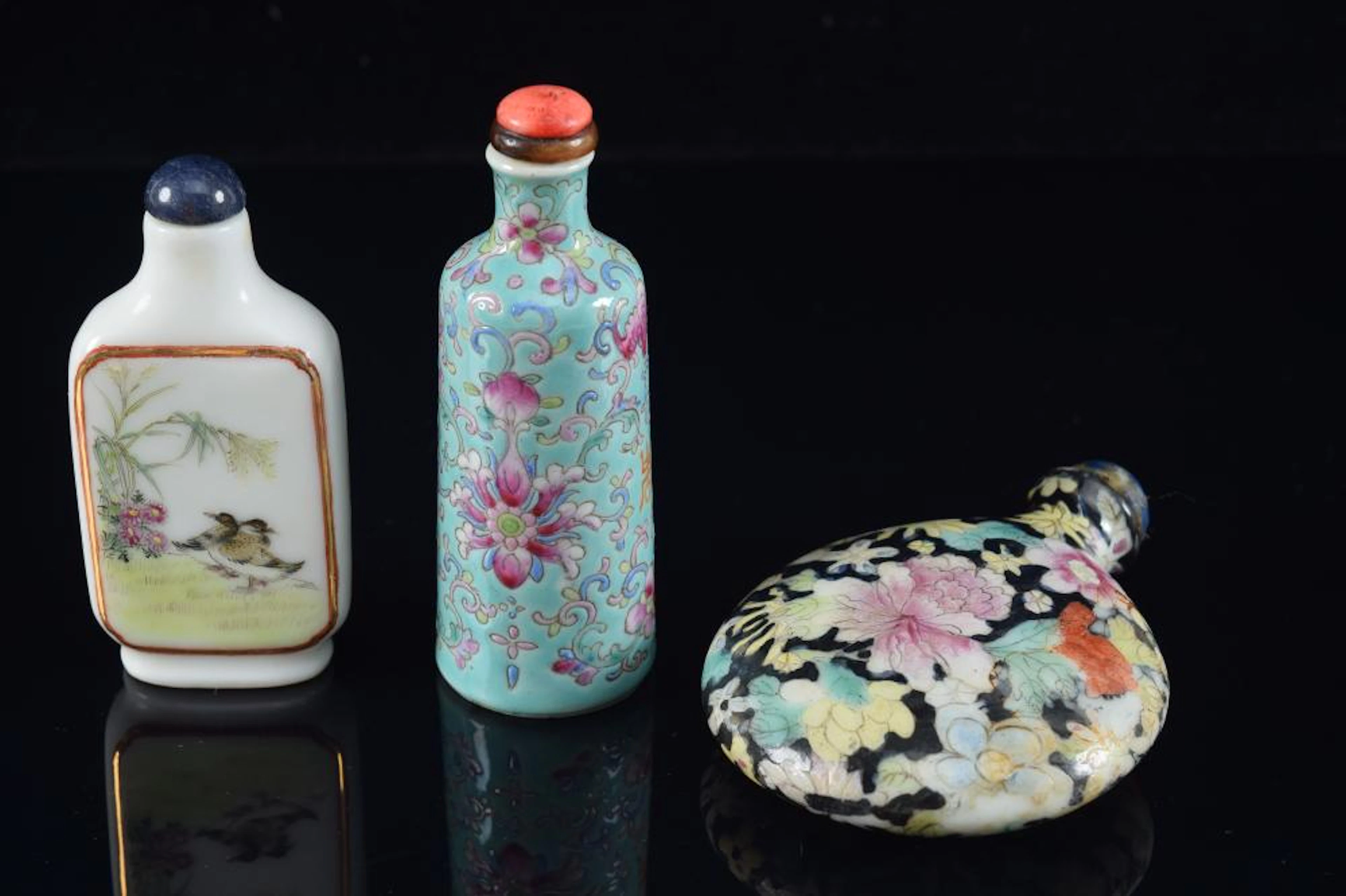 3 porcelain snuff bottles