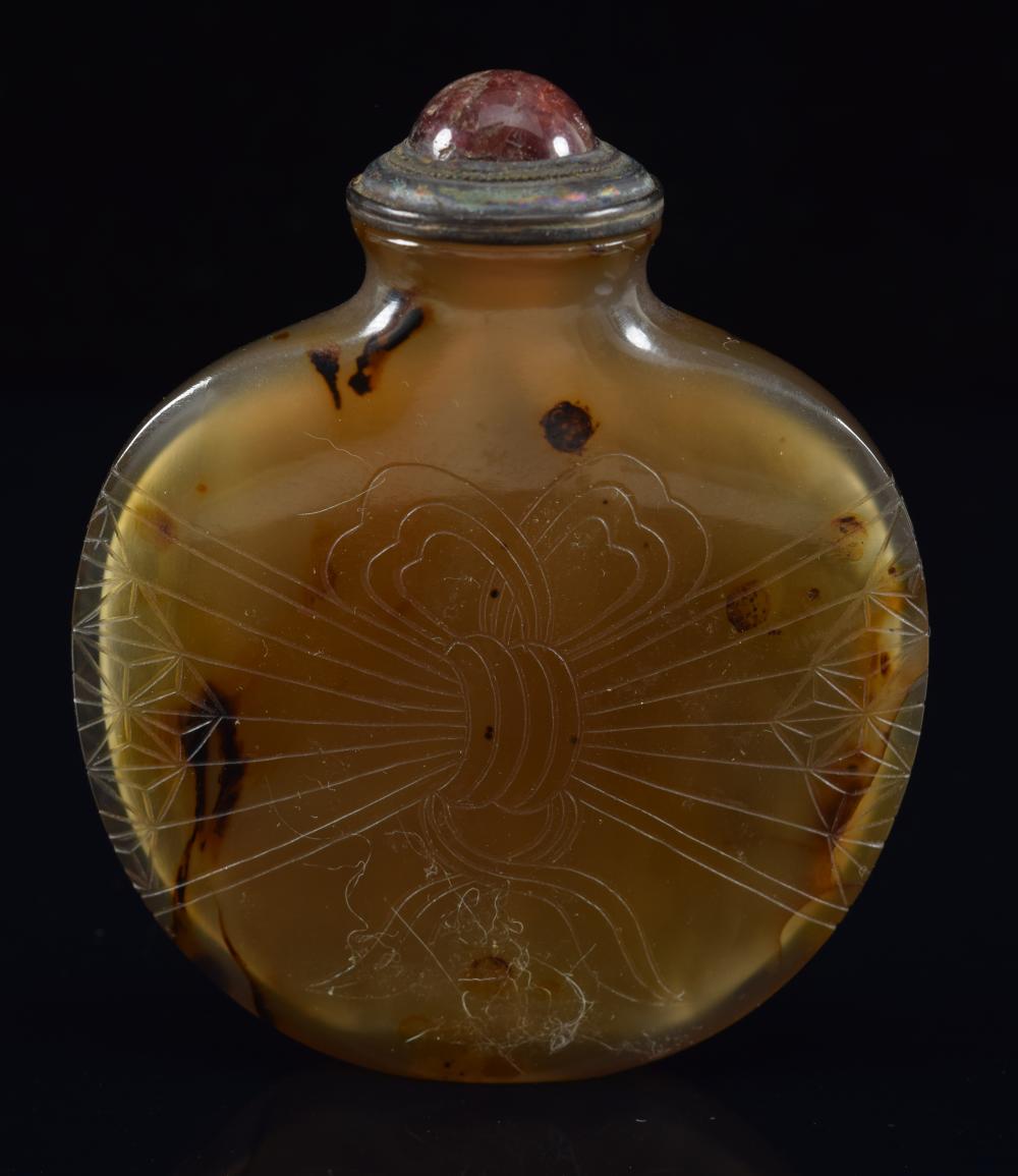 Chinese Qing period agate snuff bottle