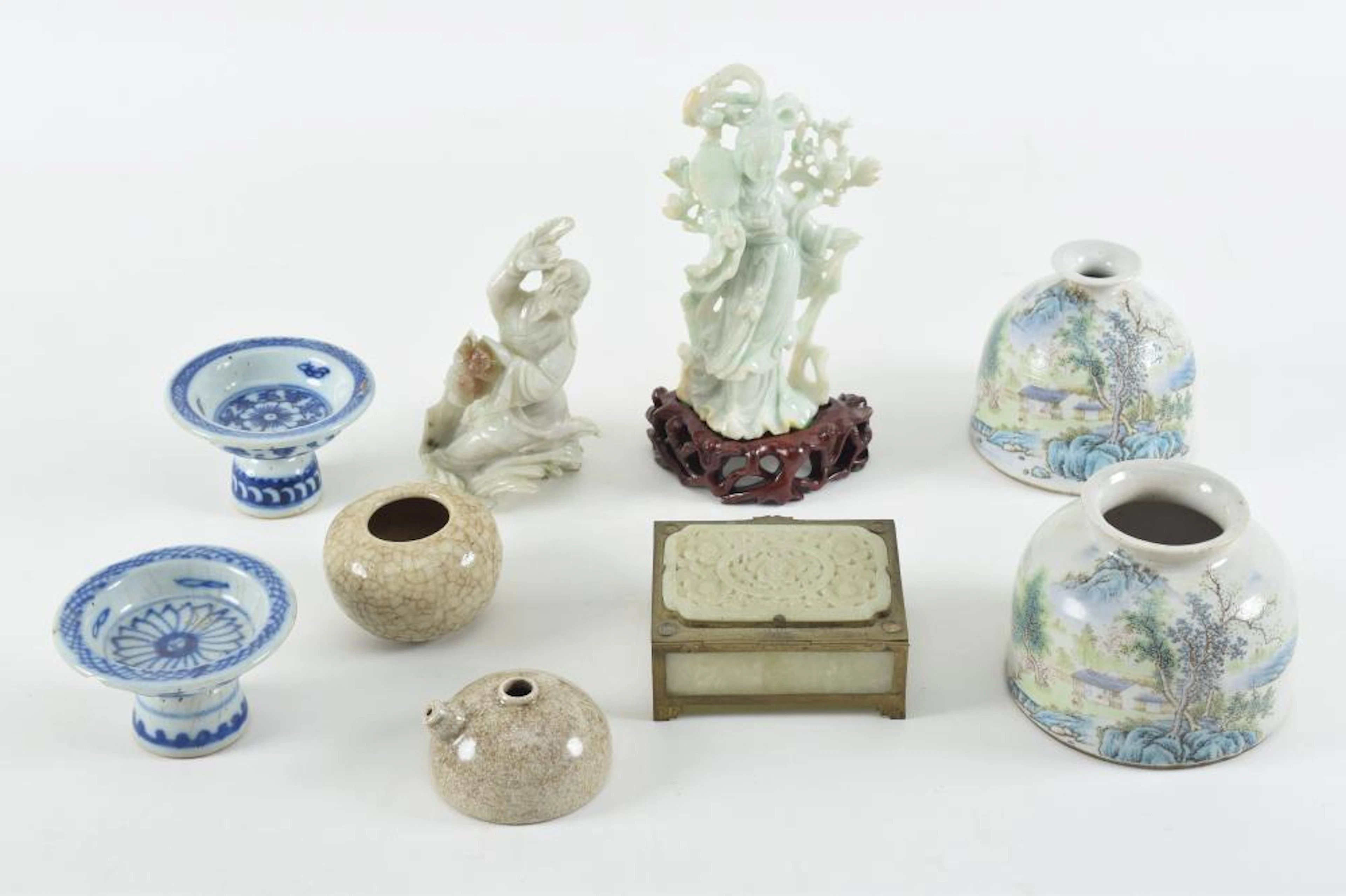 Lot of assorted Chinese items.