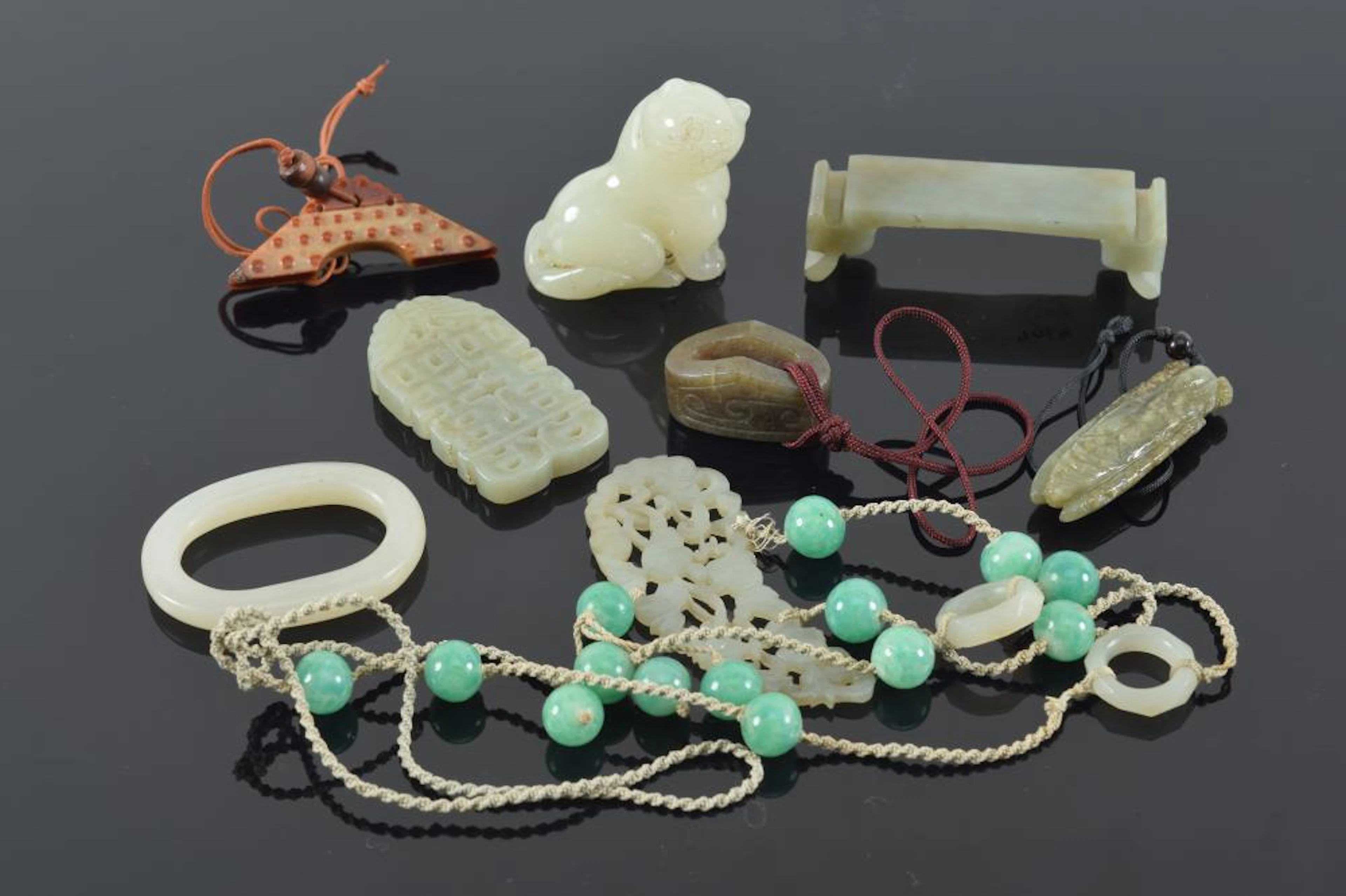 8 jades. China. 19th/20th century. Largest 2in.