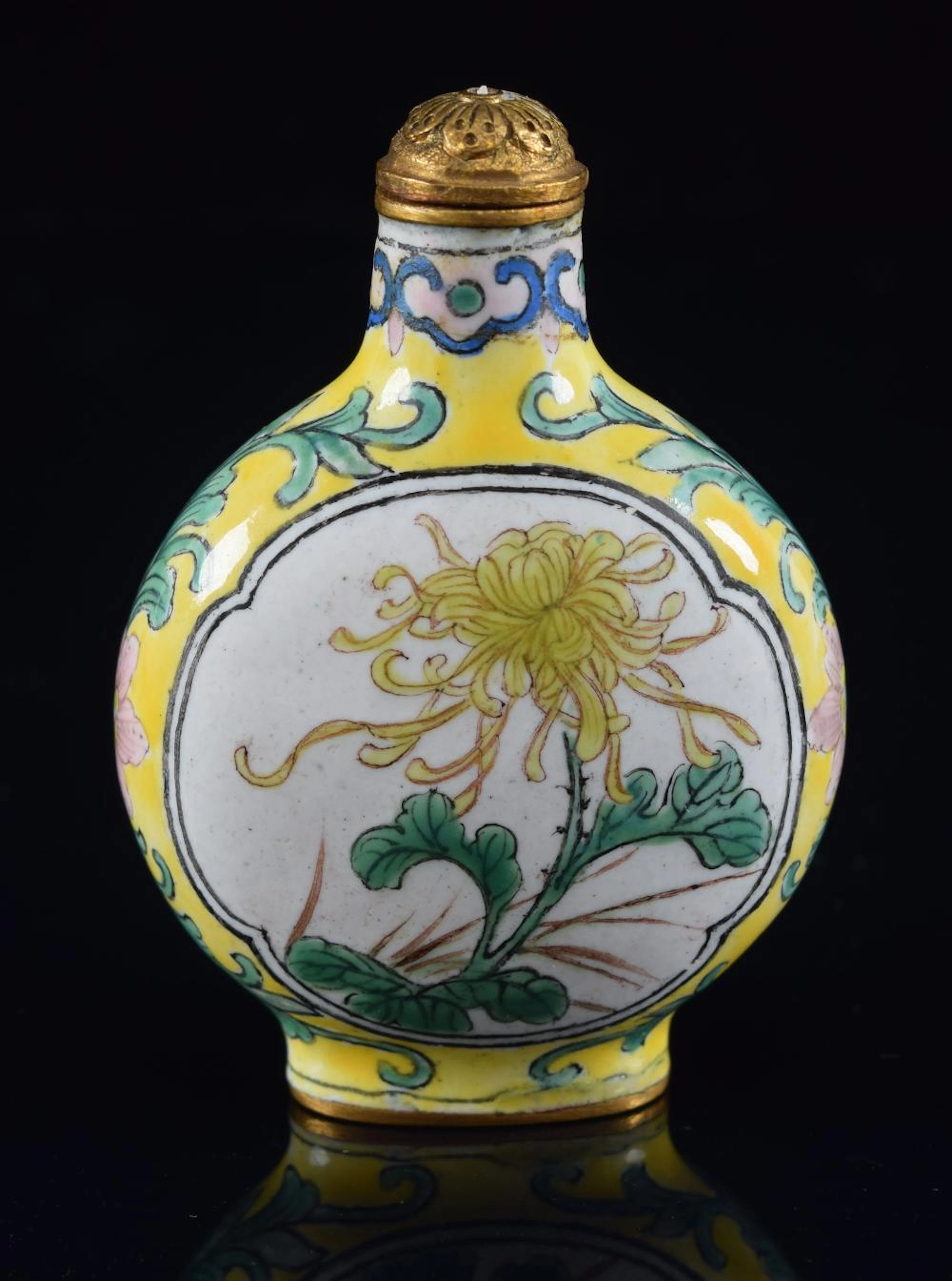 Peking enamel snuff bottle