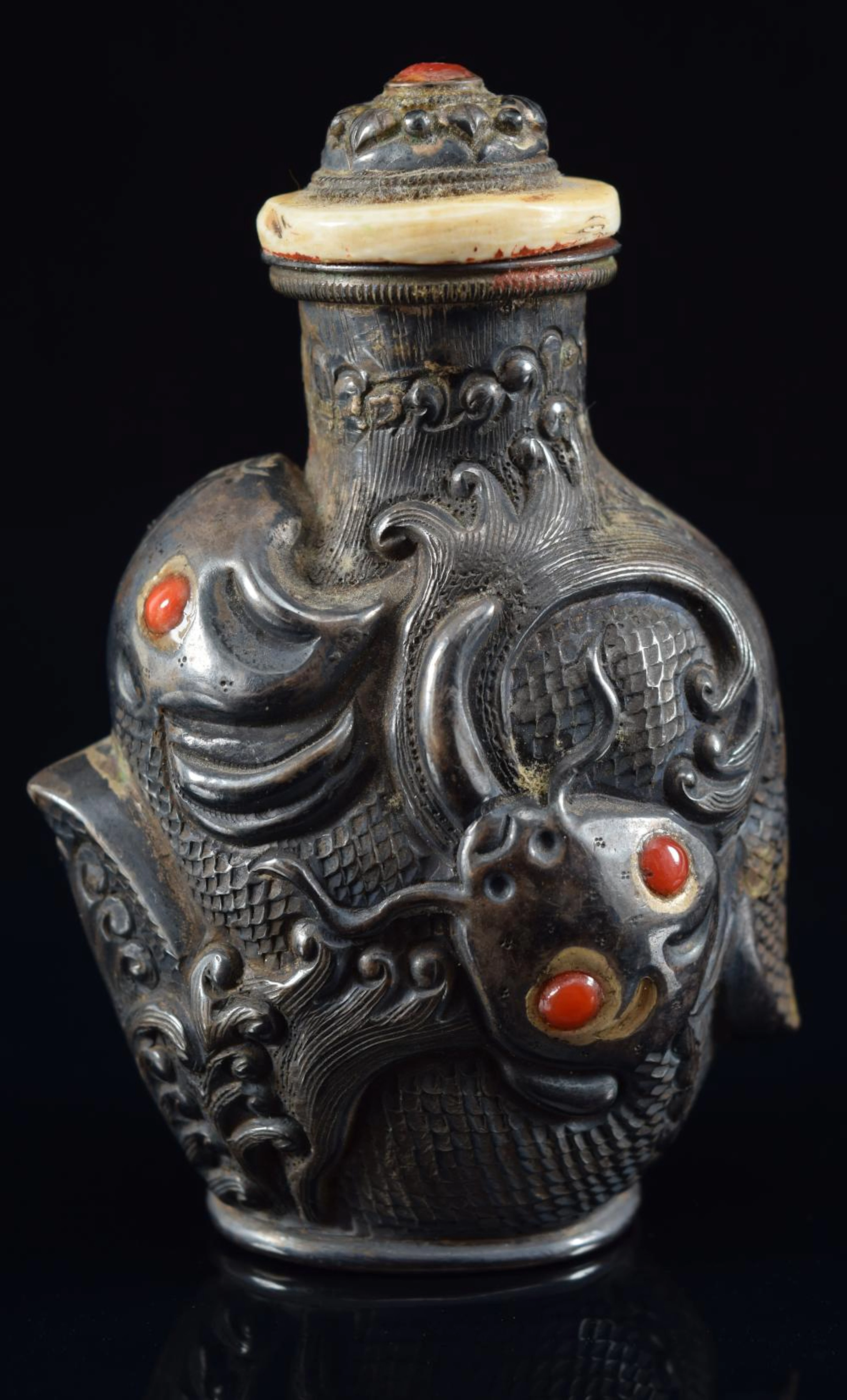 Silver snuff bottle