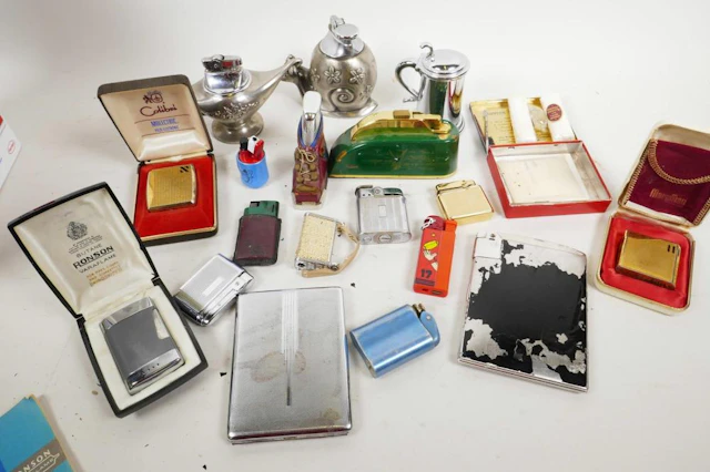A Dunhill Tankard table lighter and various others to...
