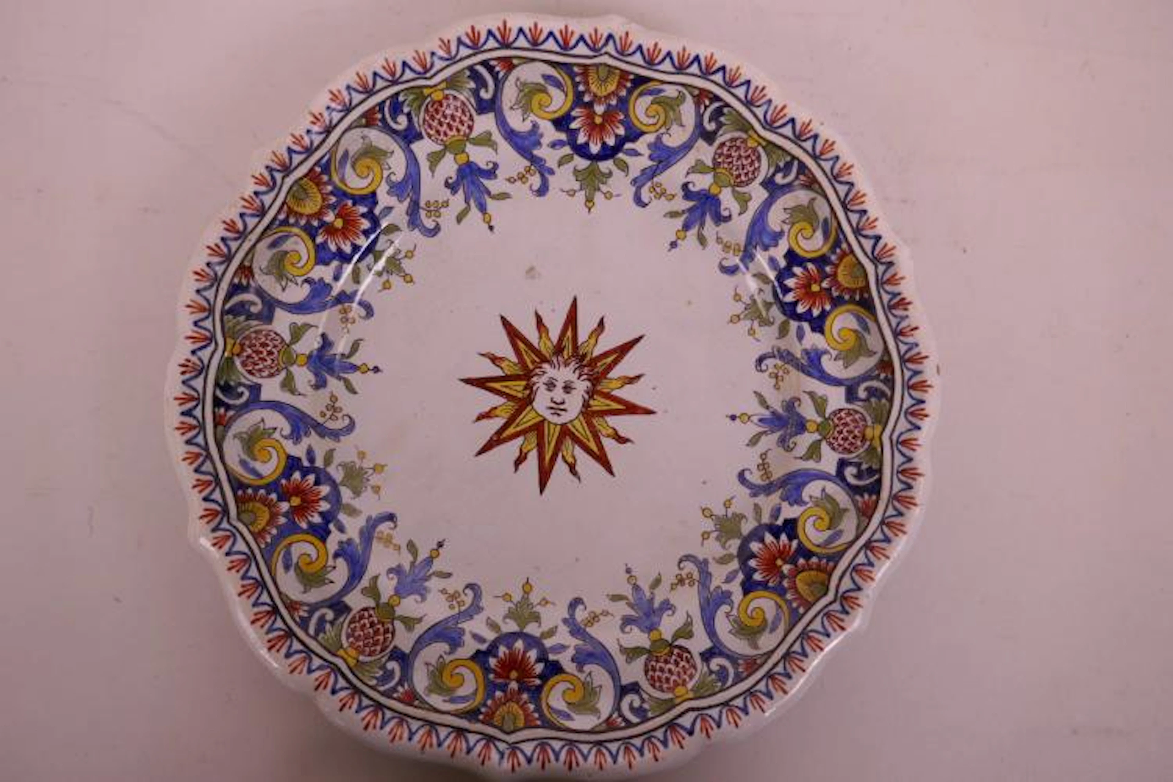 A CONTINENTAL TIN GLAZED MAJOLICA PLATE PAINTED WITH THE...