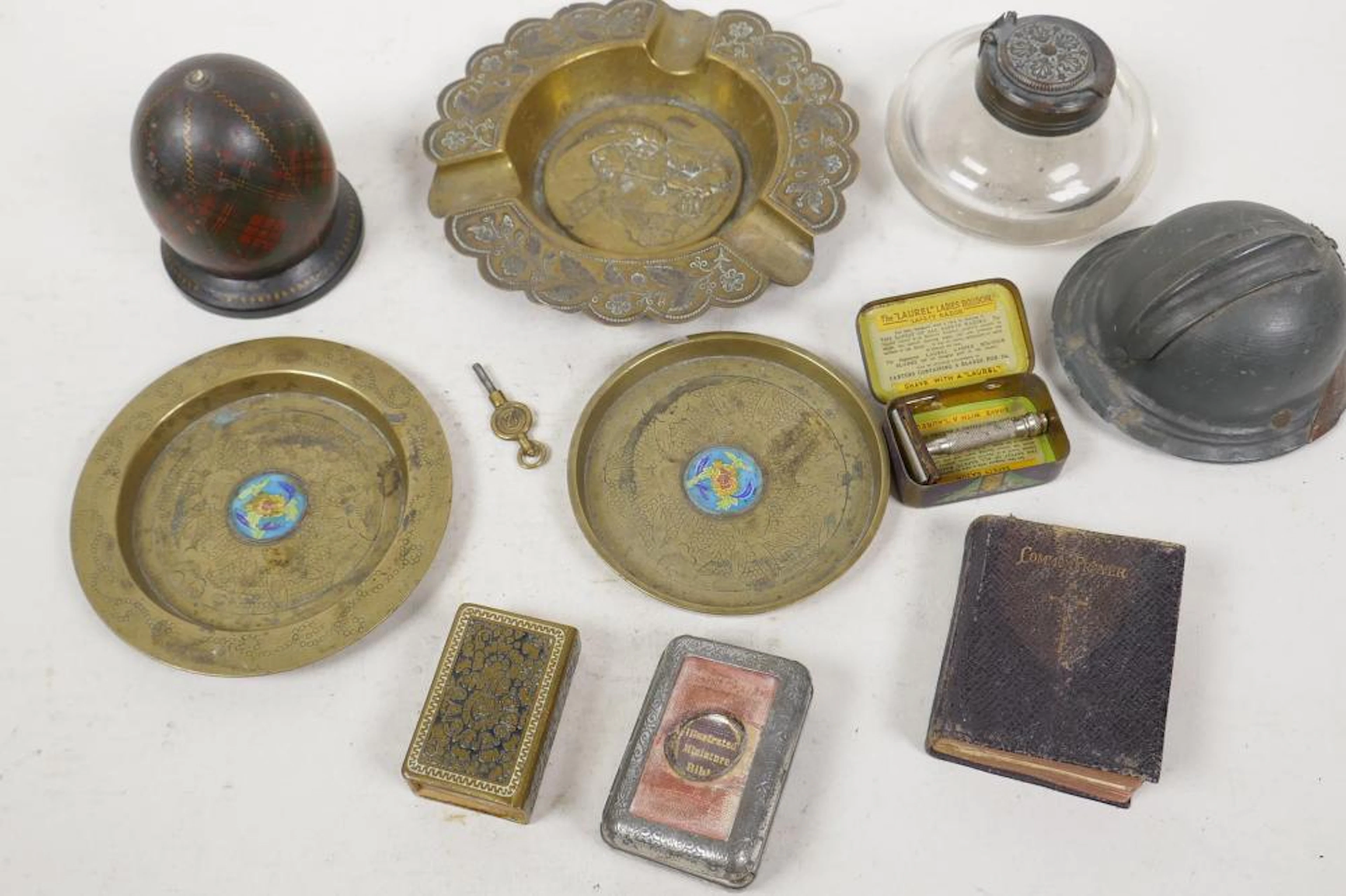 A collection of curios; mauchlin ware domed box