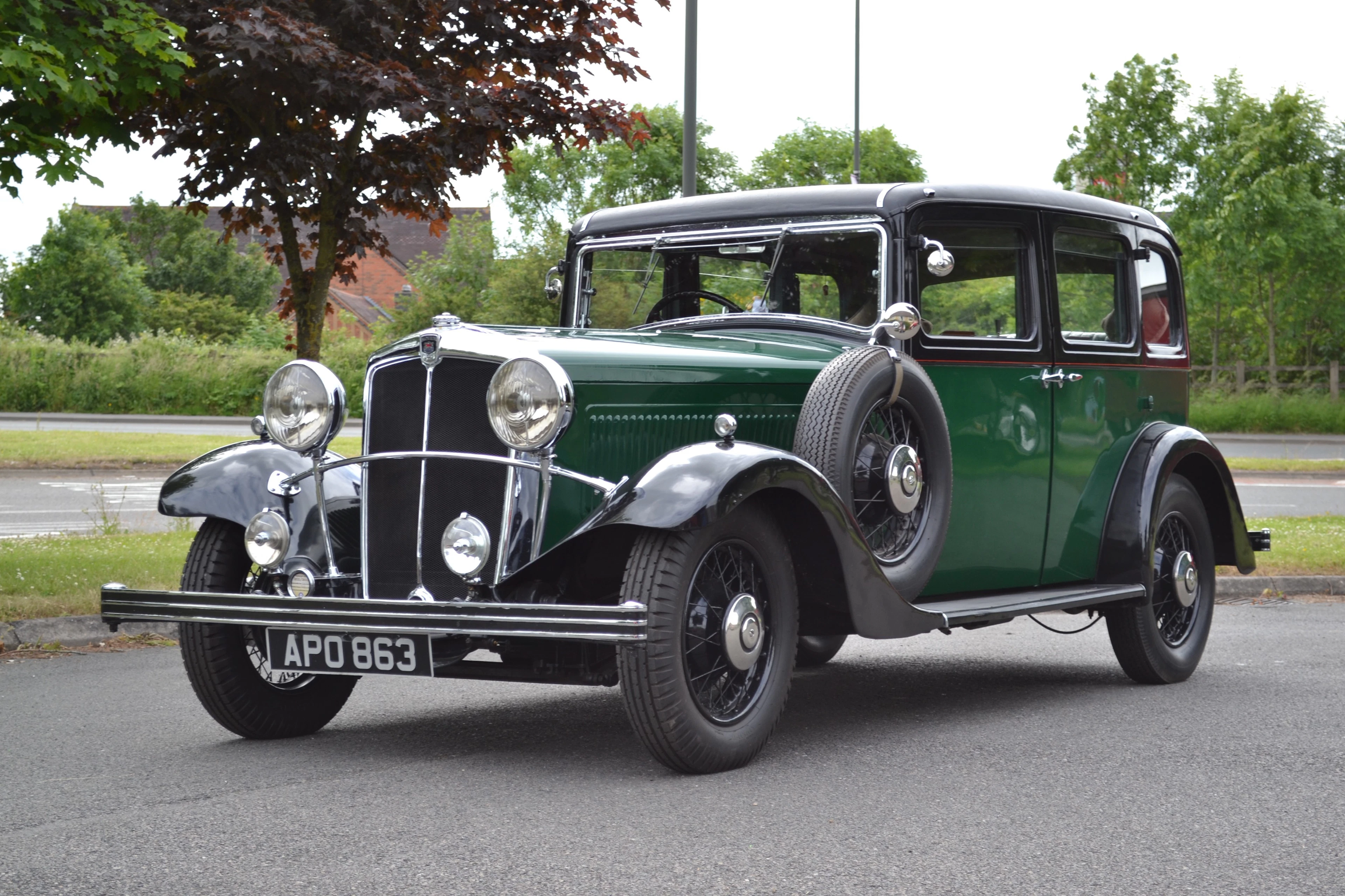 1935 Morris Oxford Sixteen Saloon
