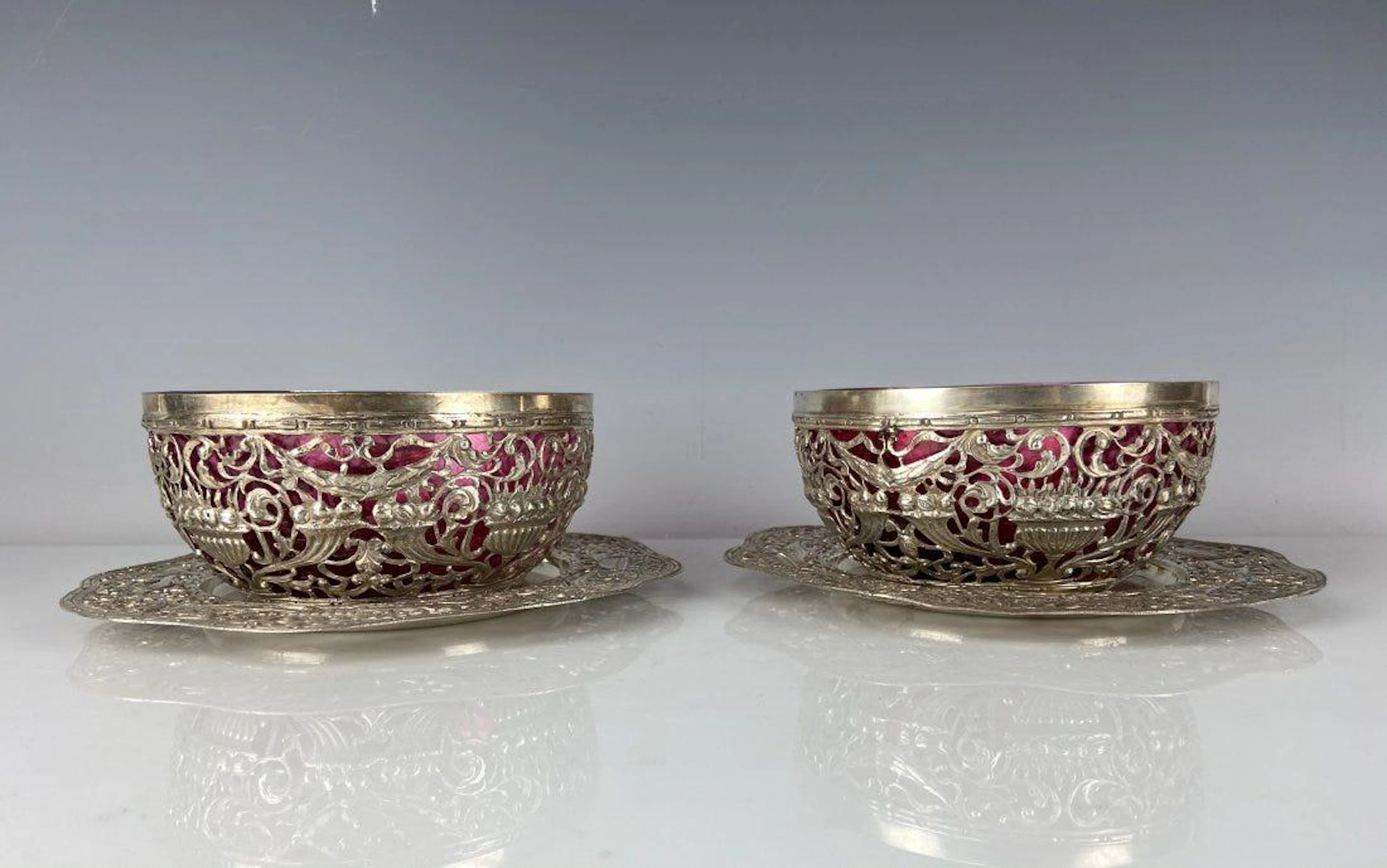 A PAIR OF CONTINENTAL SILVER AND RUBY GLASS FINGER BOWL