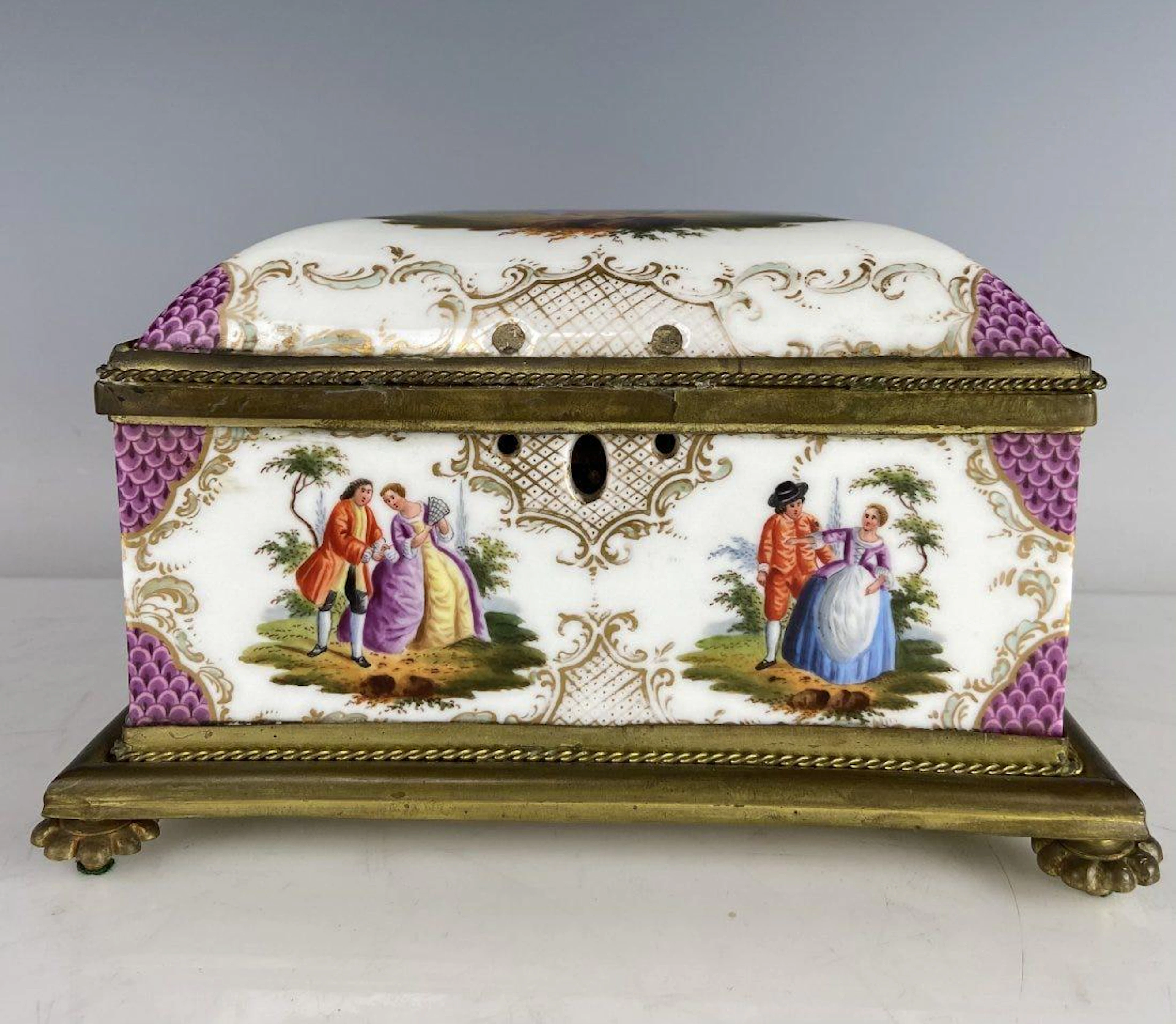 ORMOLU MOUNTED MEISSEN STYLE PORCELAIN BOX
