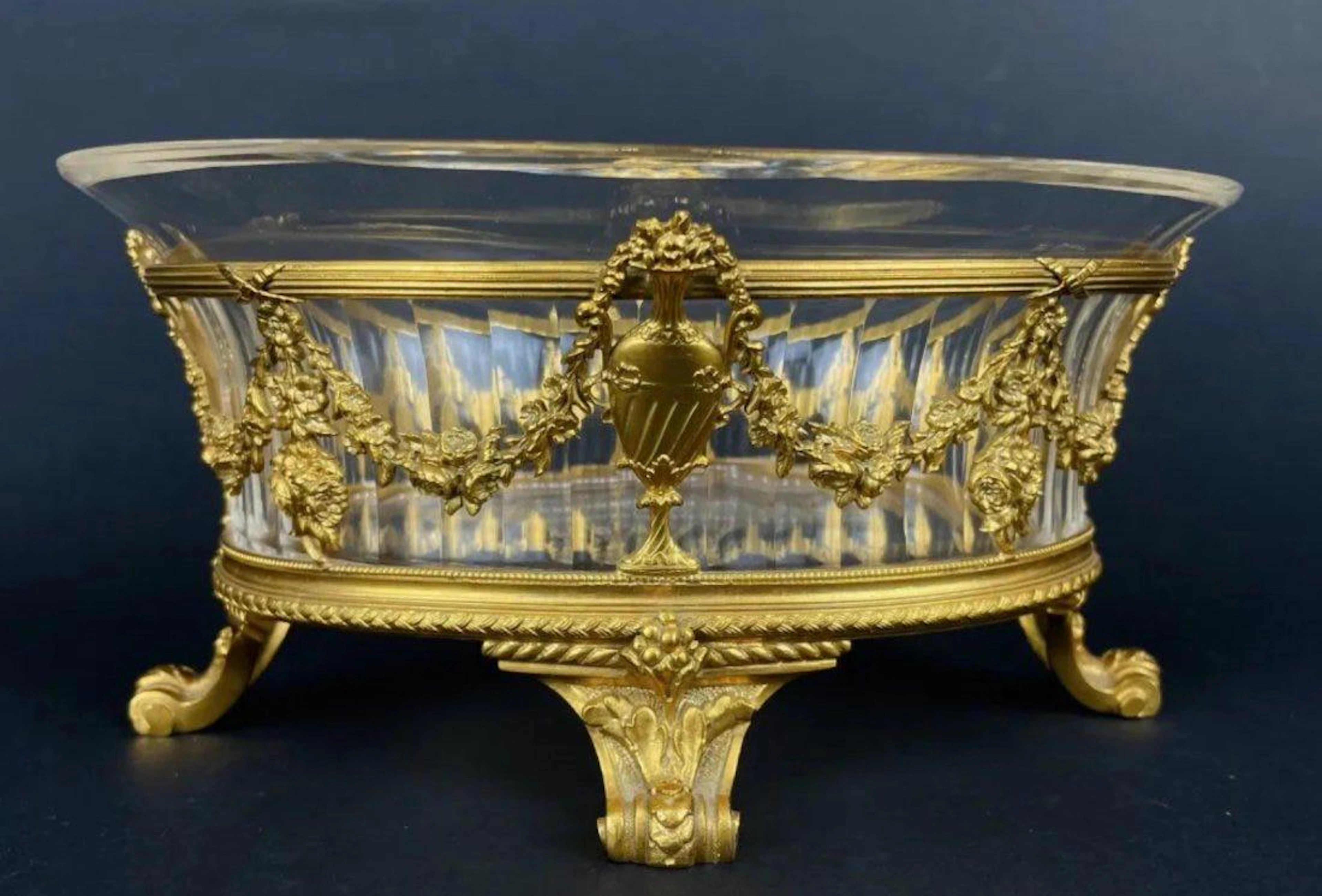 A FINE ORMOLU MOUNTED BACCARAT CRYSTAL CENTERPIECE
