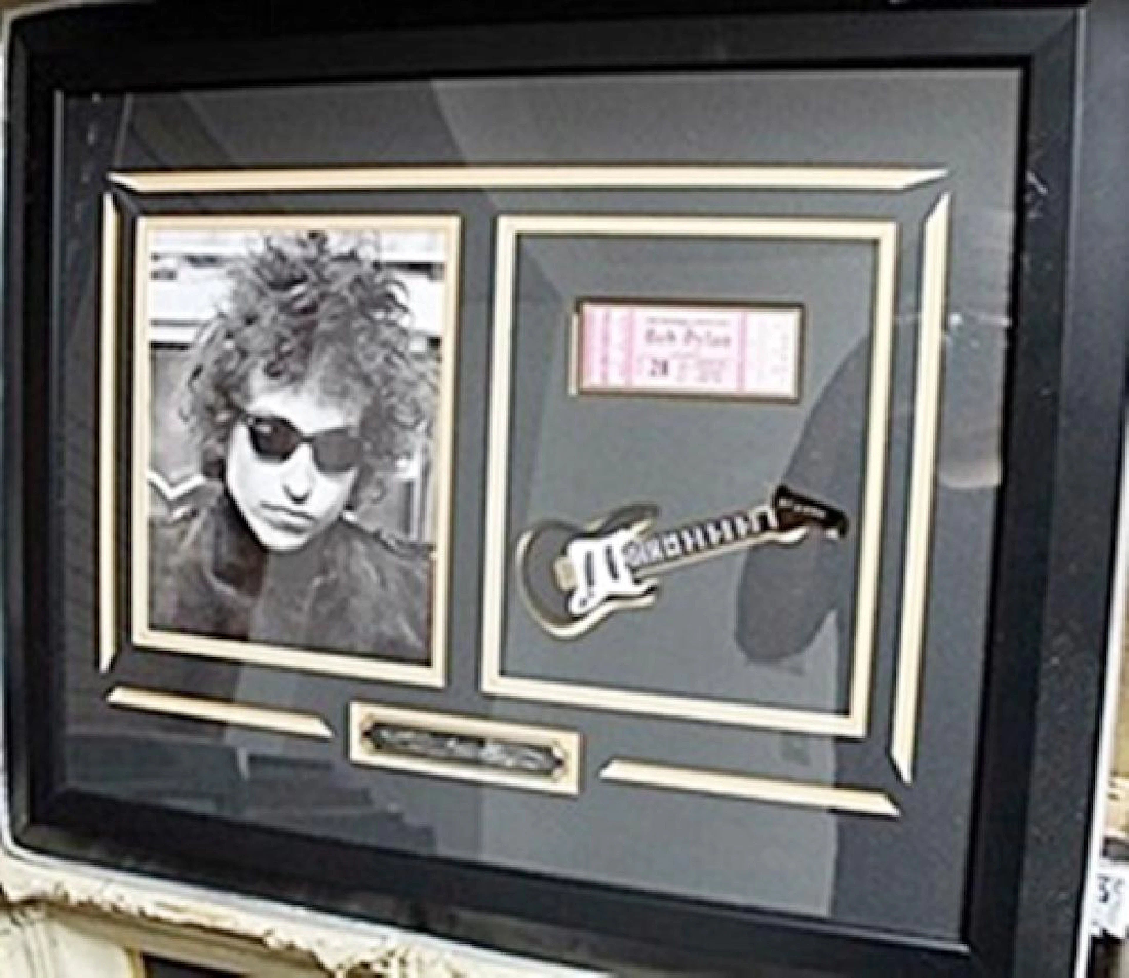 Signed Bob Dylan Photograph & Concert Ticket AR5753