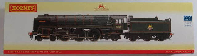 A OO-Gauge Hornby R2562 BR 4-6-2 Britannia Class Loco '70000 Britannia'
