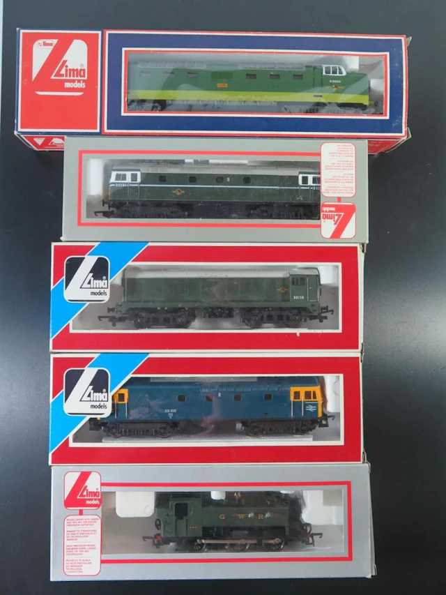A Collection of Five OO-Gauge Lima Trains: 205111 MWG