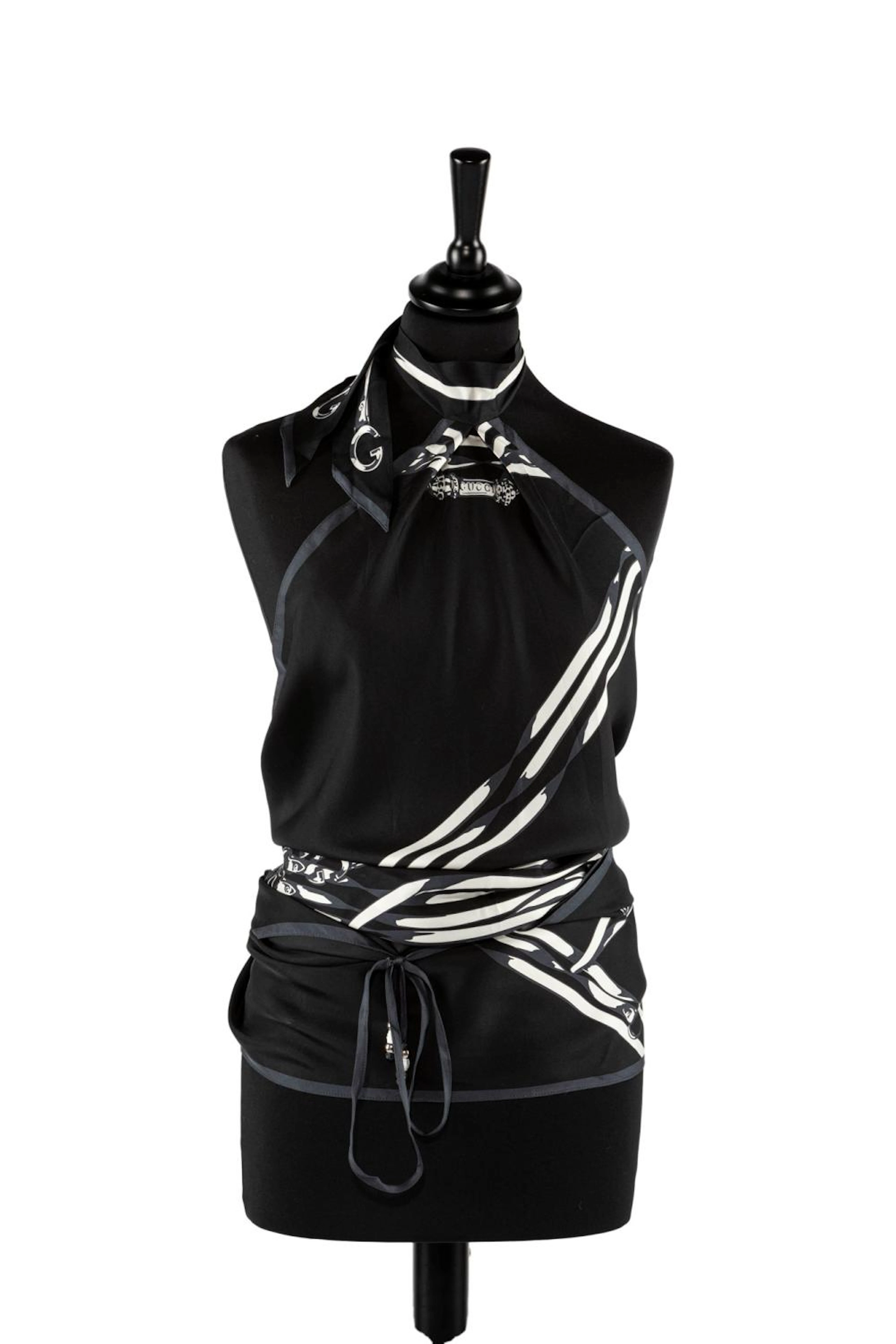 Gucci - Triangle silk Top