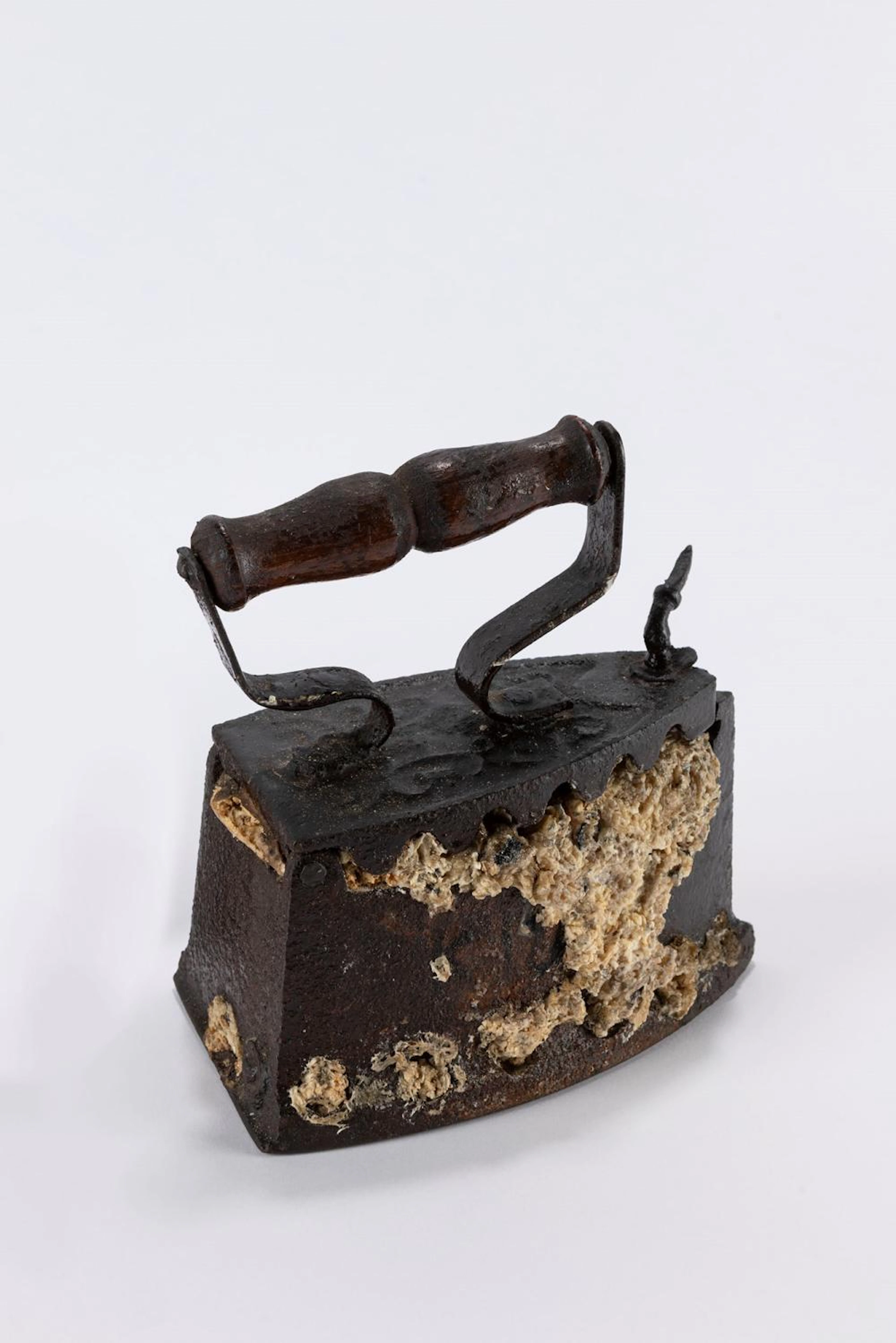 Daniel Spoerri (Galati 1930) - Ferro da stiro cotto, 1970/72