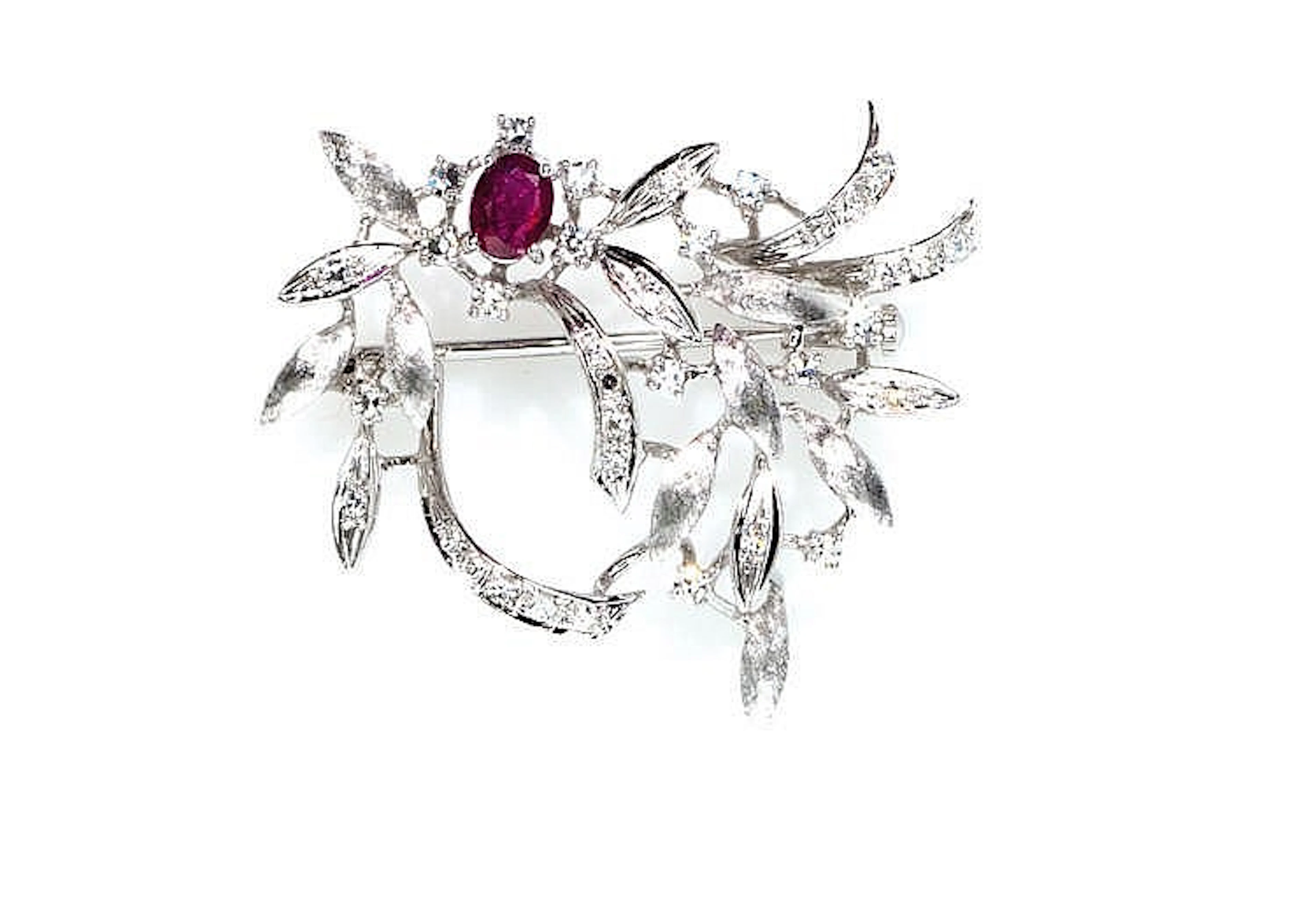 WHITE GOLD RUBY AND DIAMONDS BROOCH, CIRCA 1970