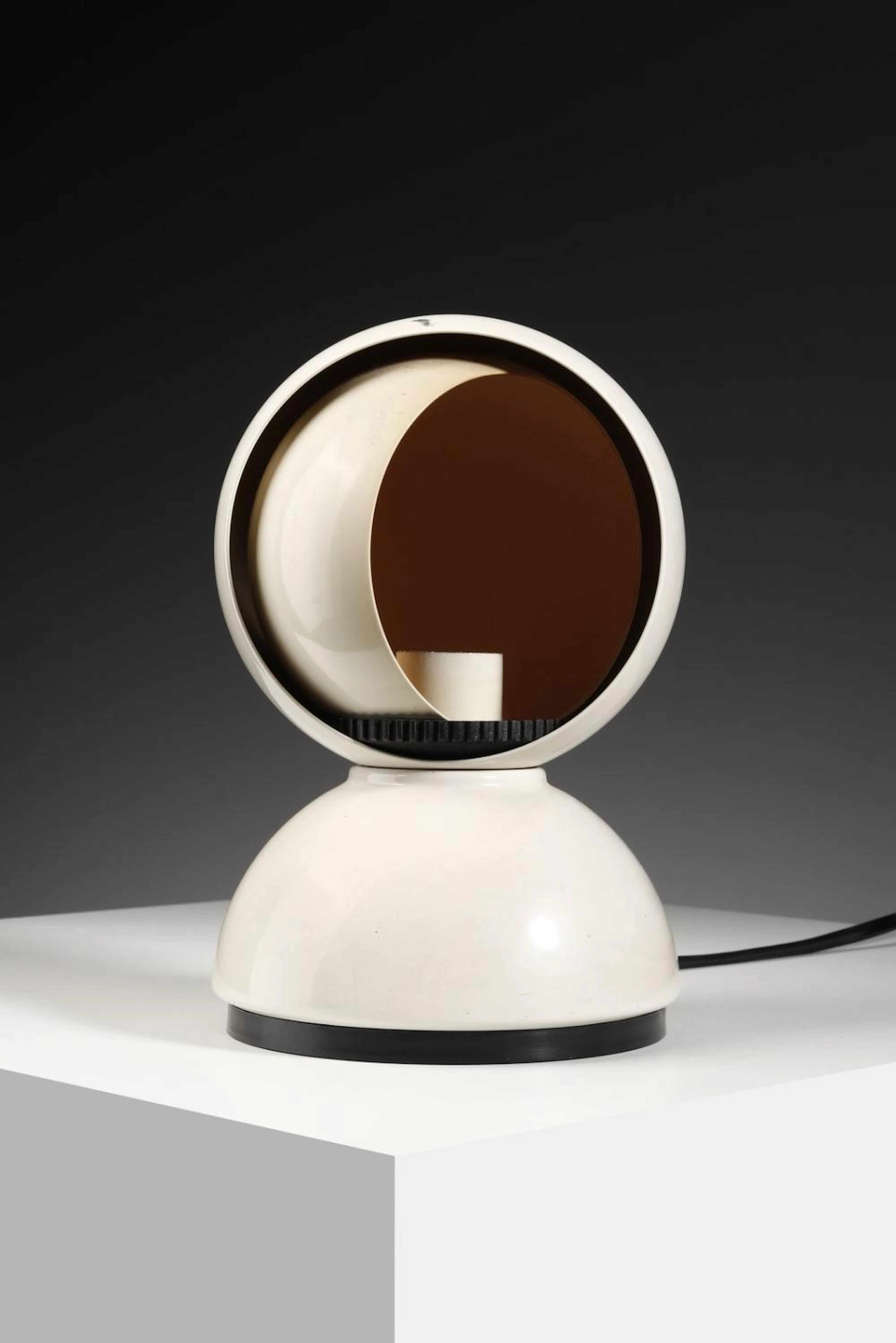 MAGISTRETTI VICO (1920 - 2006) Eclisse table lamp for Artemide