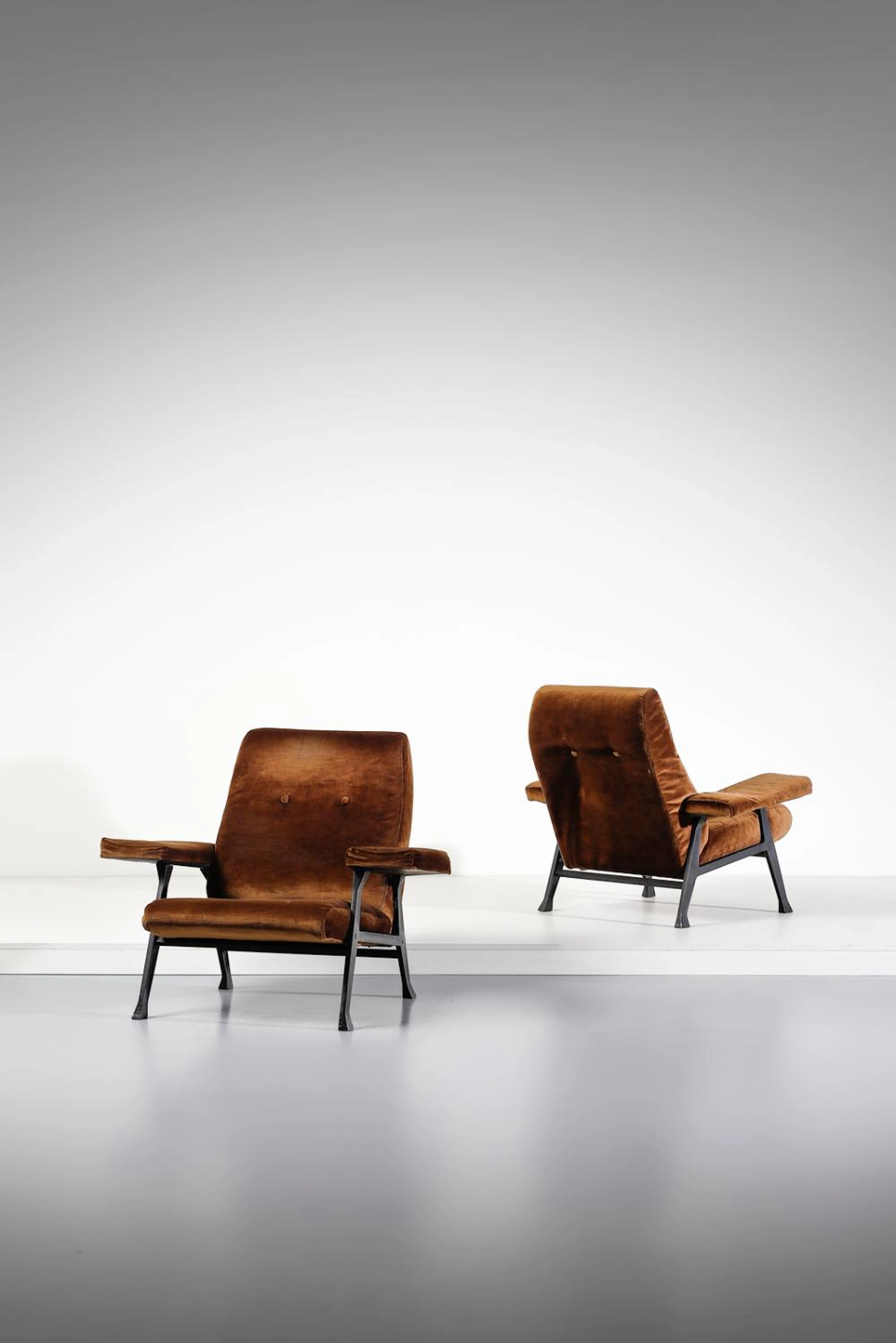 MENGHI ROBERTO (1920 - 2006) - Pair of Hall armchairs for Arflex, Mila