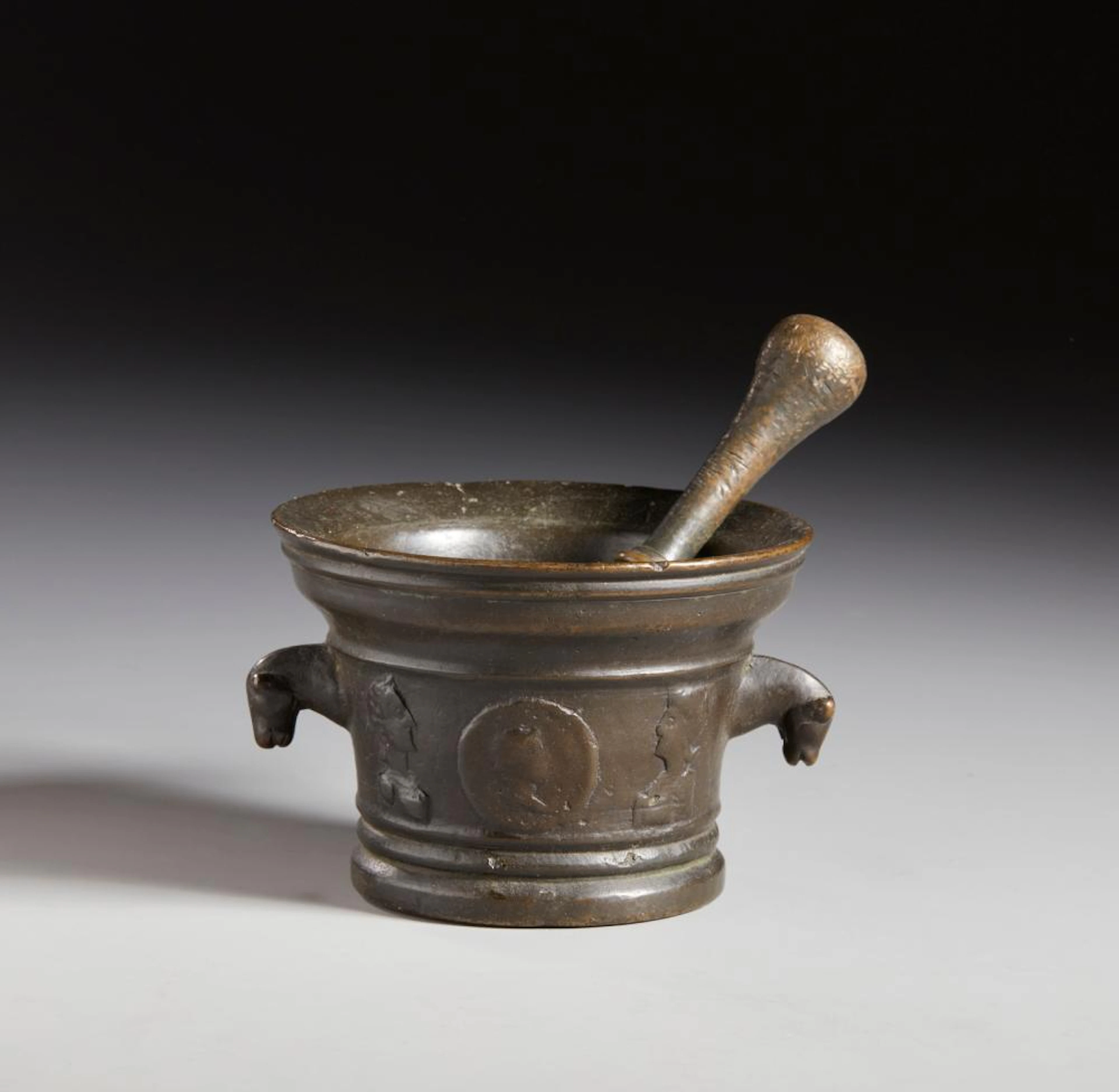 17TH-18TH CENTURY BRONZE SCULPTOR A bronze mortar with...