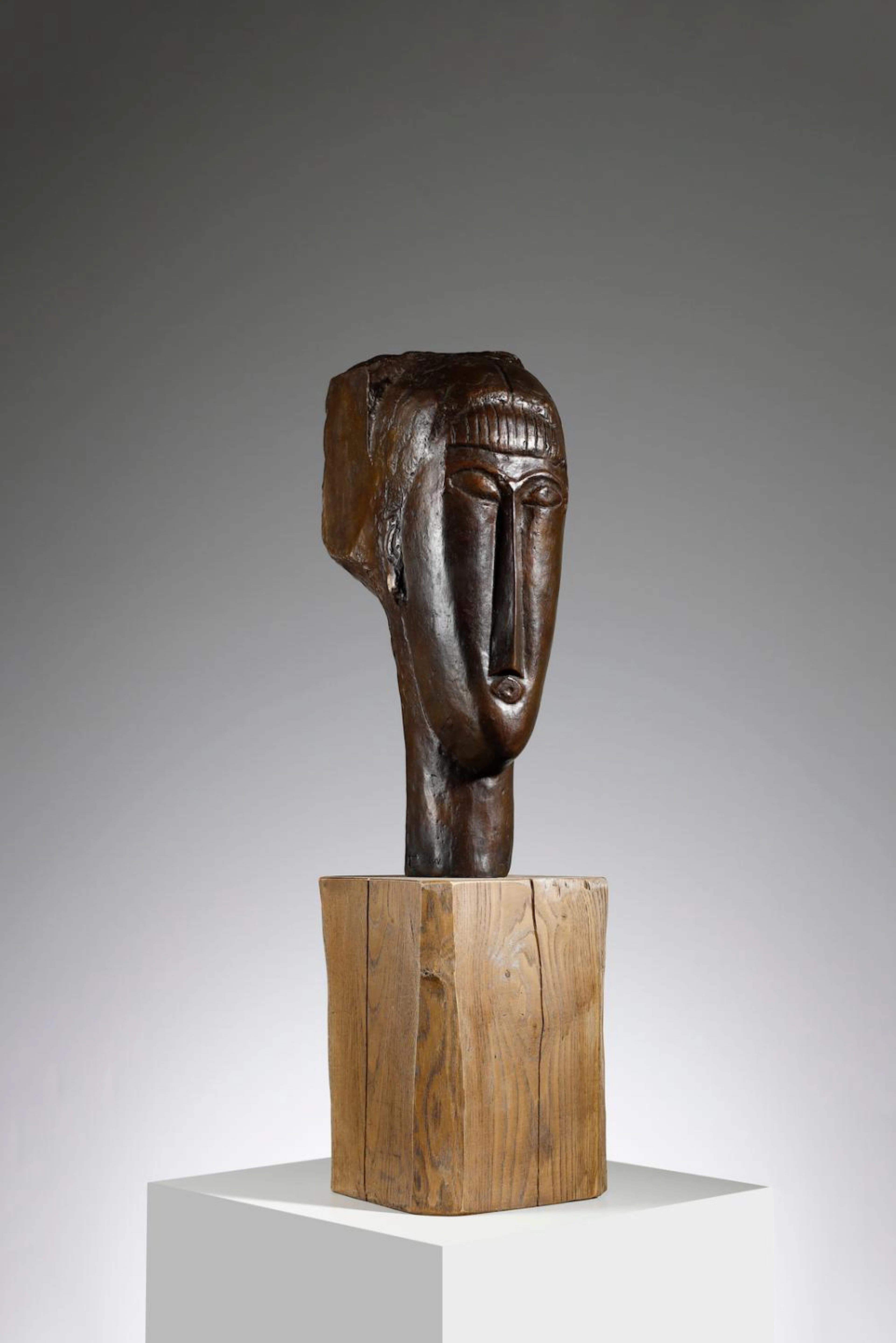 MODIGLIANI AMEDEO (1884 - 1920) - After. Tete de jeune fille à la frange.