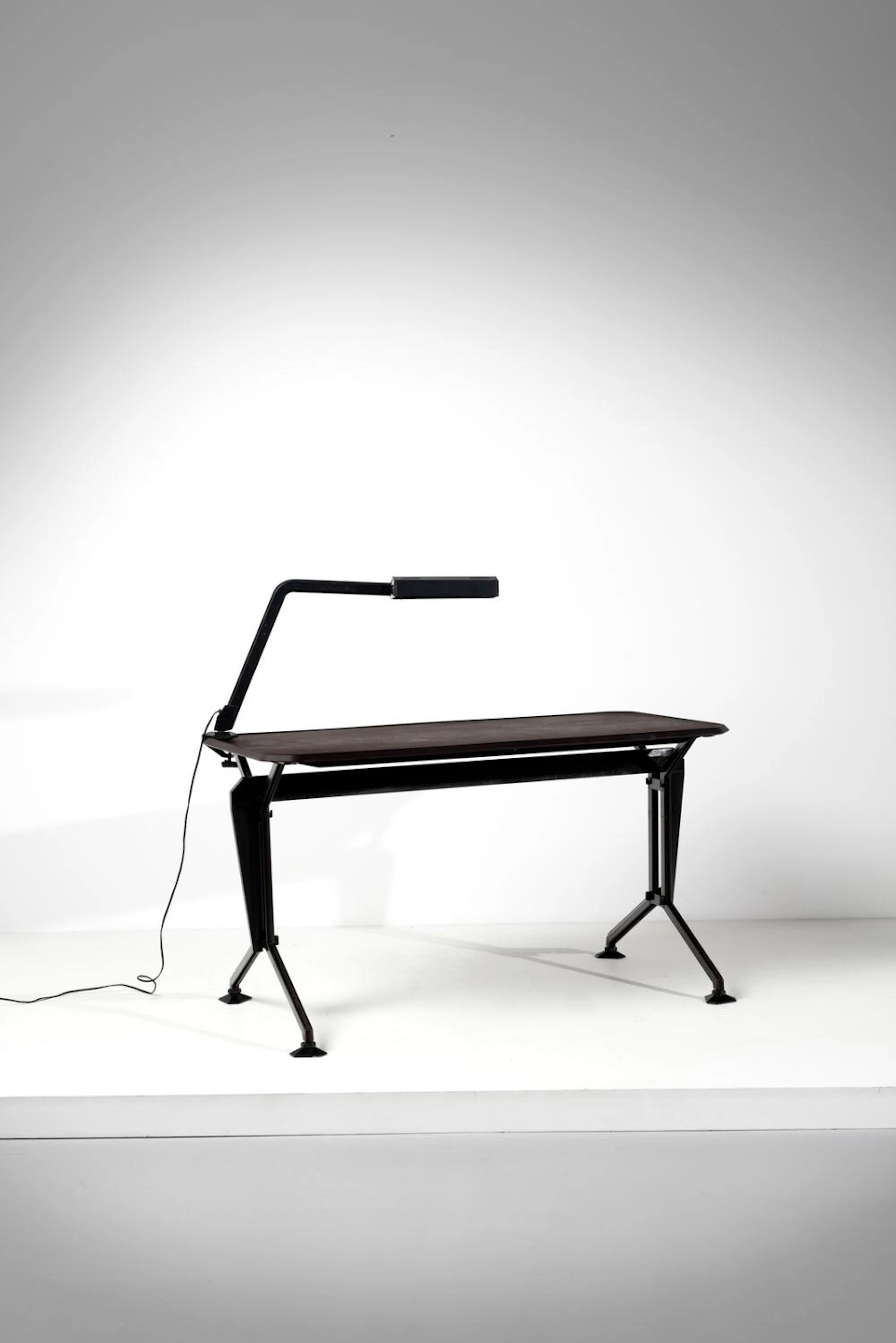 GRUPPO BBPR (n. 1932) Desk with lamp from the Arco series for Olivetti