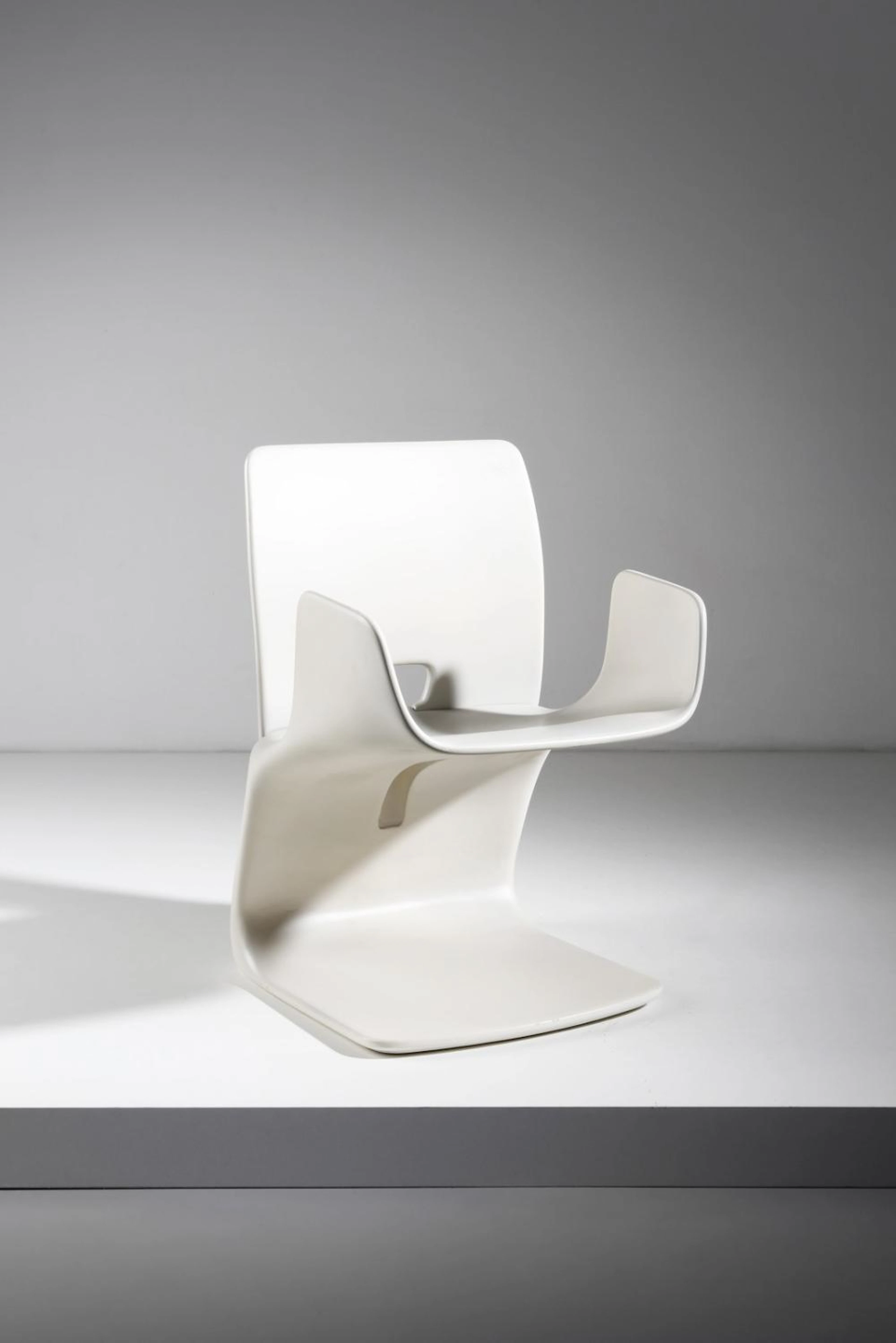 SALOCCHI CLAUDIO (1934 - 2009) Labia armchairs for Sormani