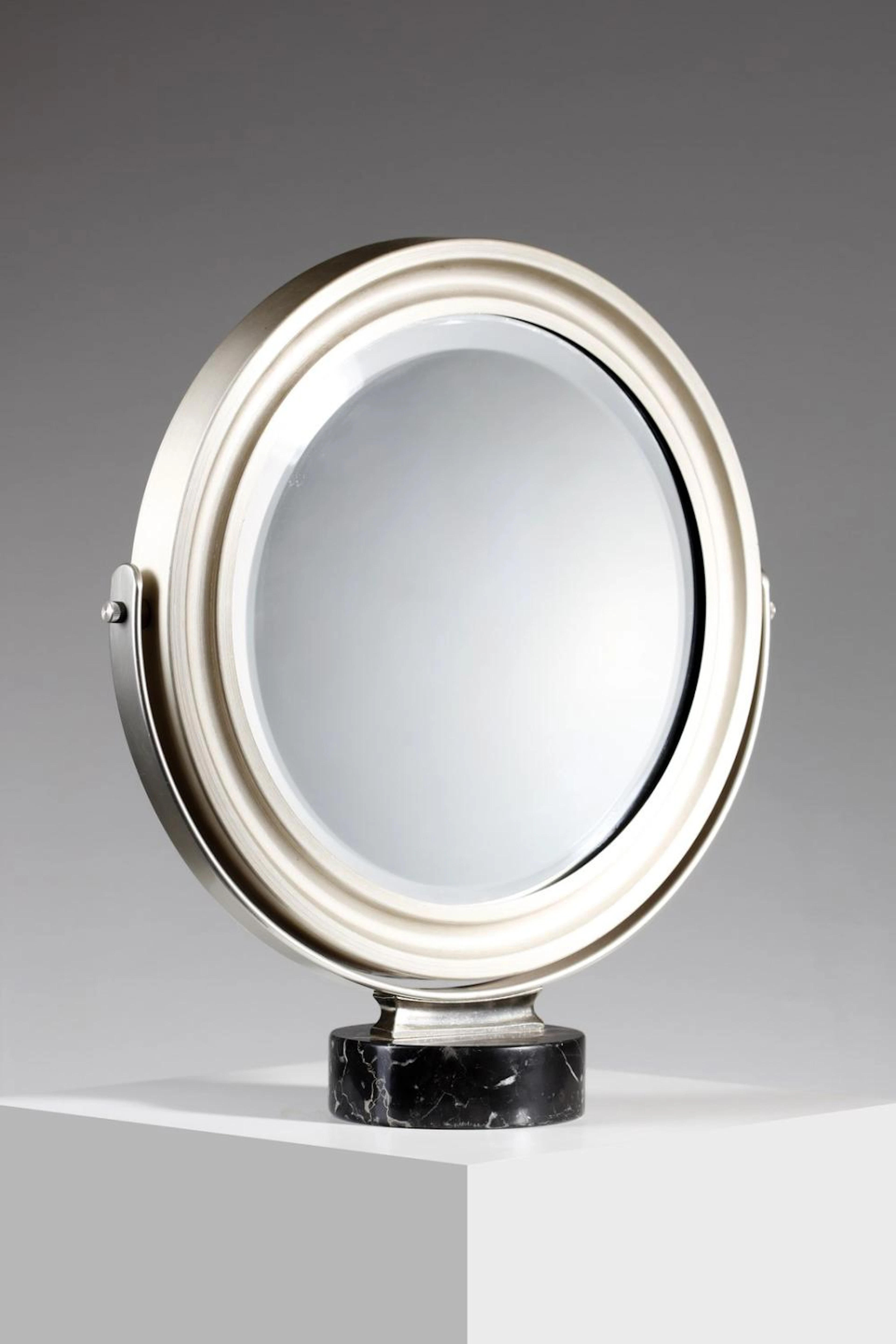 MAZZA SERGIO (n. 1931) Specchio da tavolo per Artemide