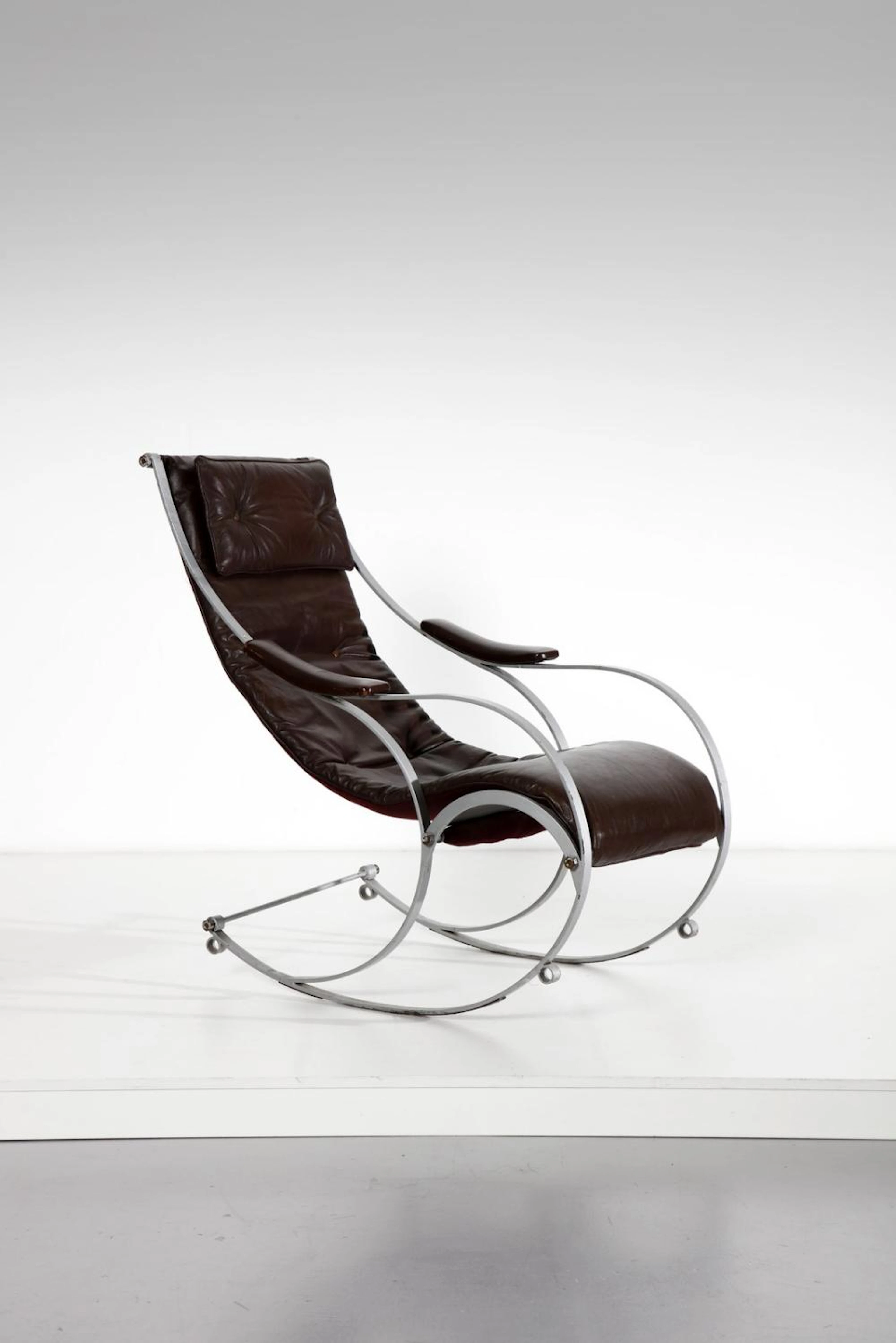 PETER COOPER STUDIO Sedia a dondolo per R. W. Winfield