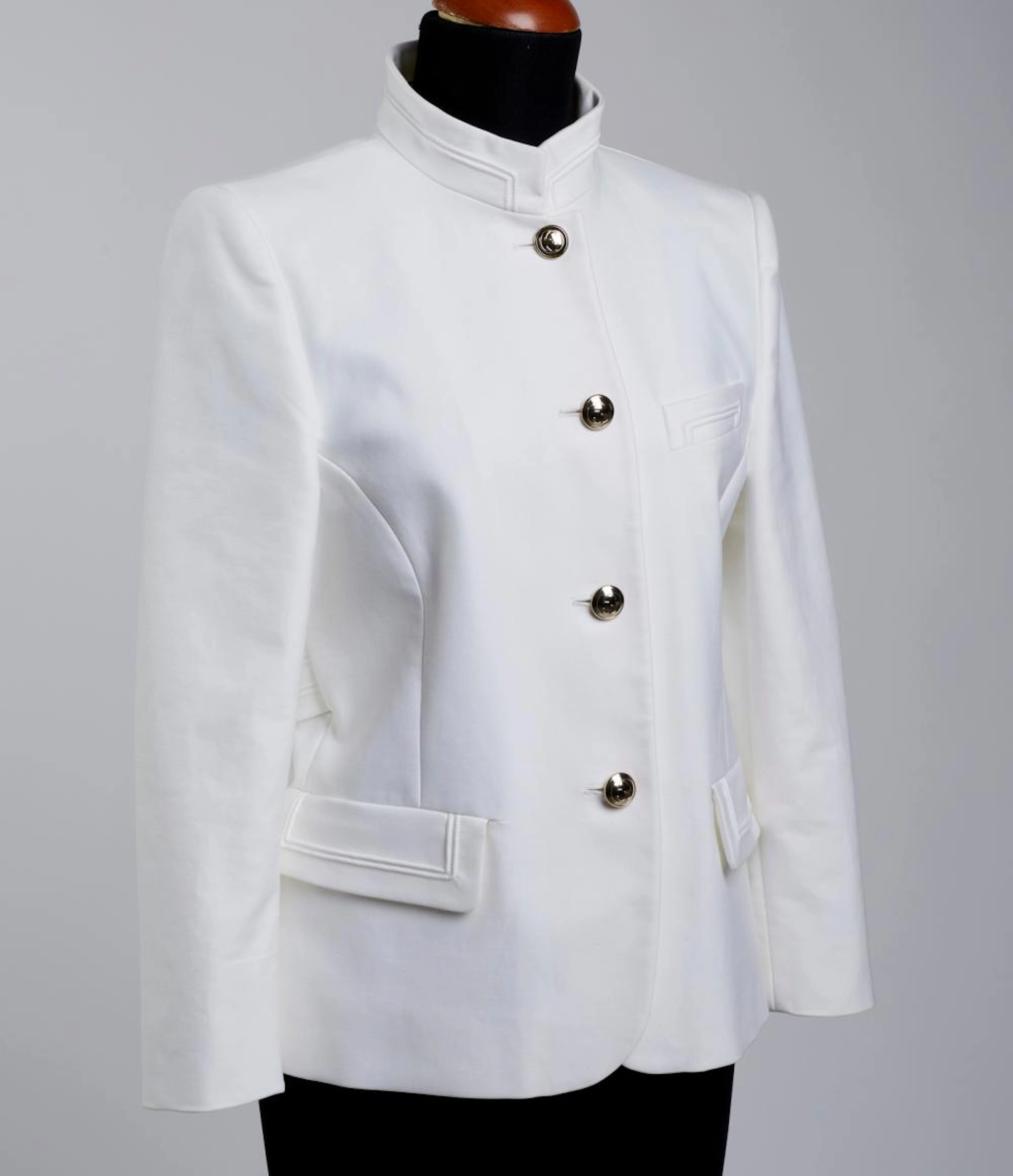 GUCCI White blazer.