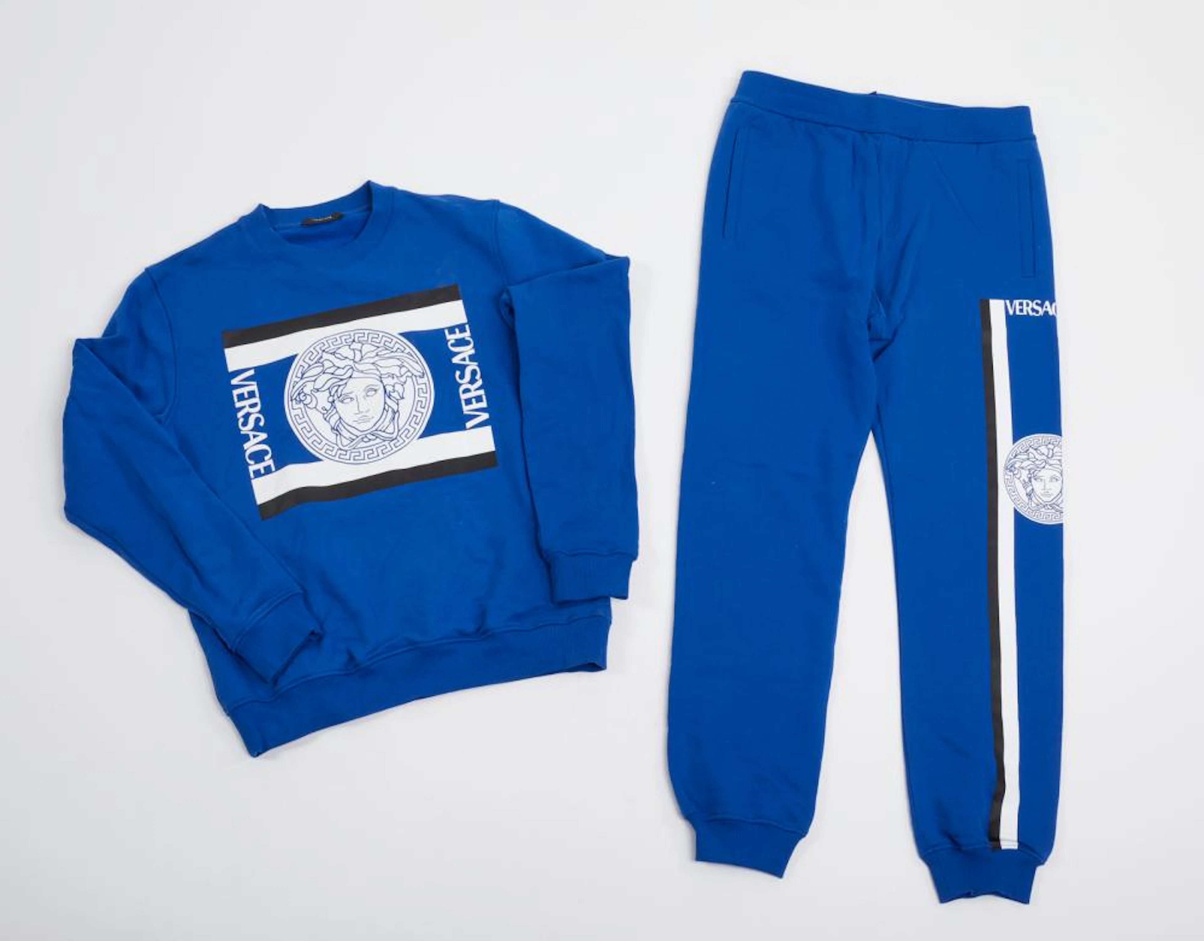 VERSACE GIANNI (1946 - 1997) Sports suit in electric blue fleece and print.