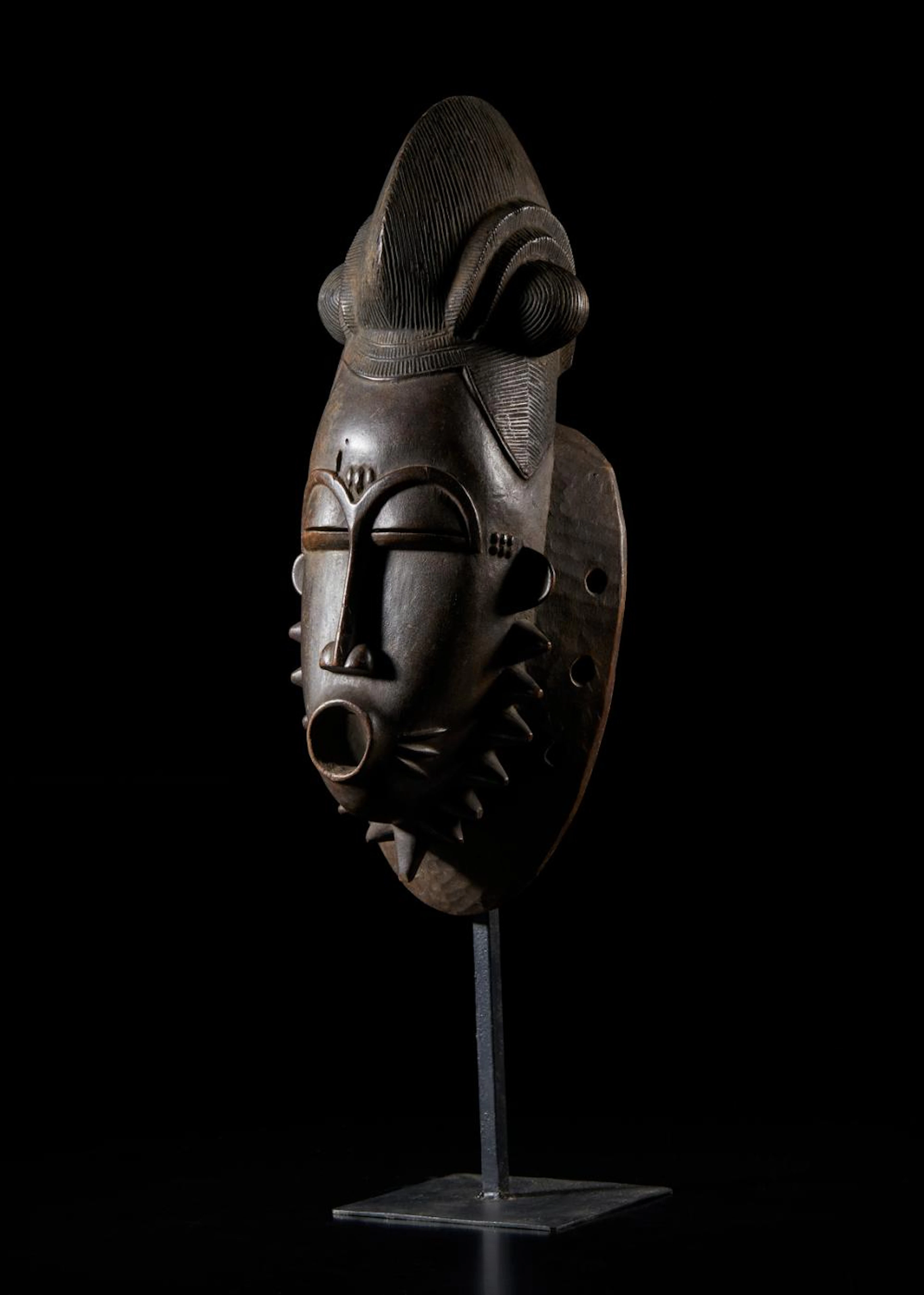 African art Ivory Coast, Baule. Mask portrait. Wood with dark patina. 1960s.