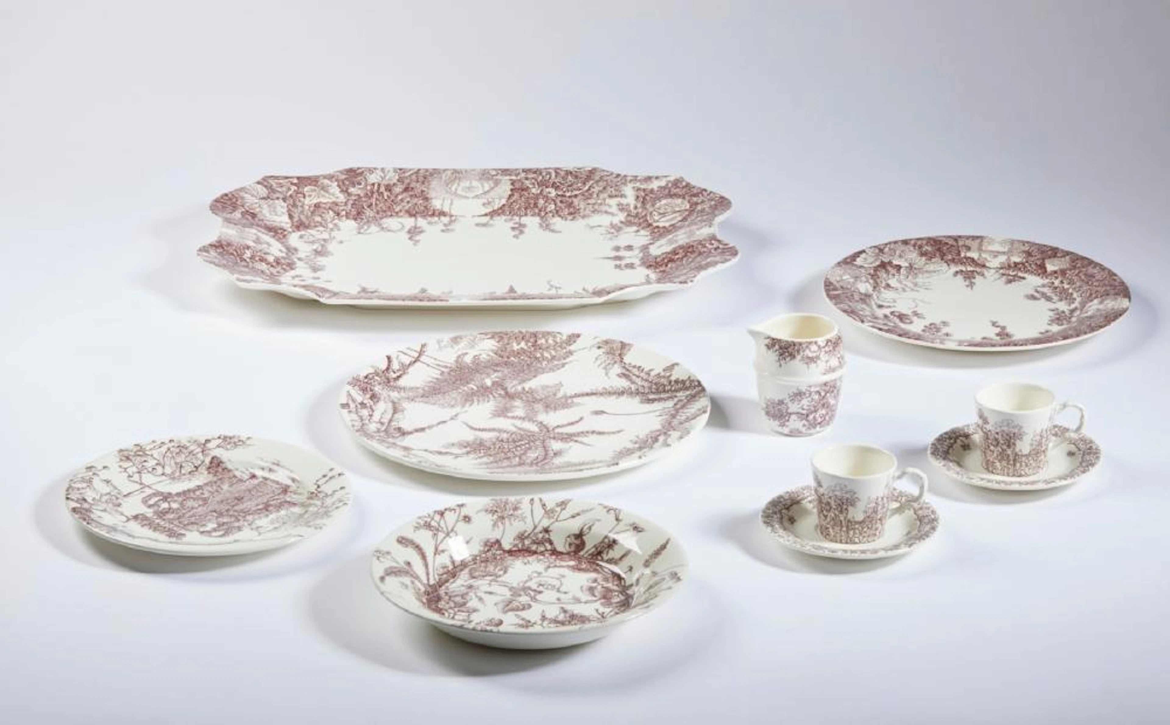 HERMES - Hermès plates set "Les Maisons Enchantées" collection.