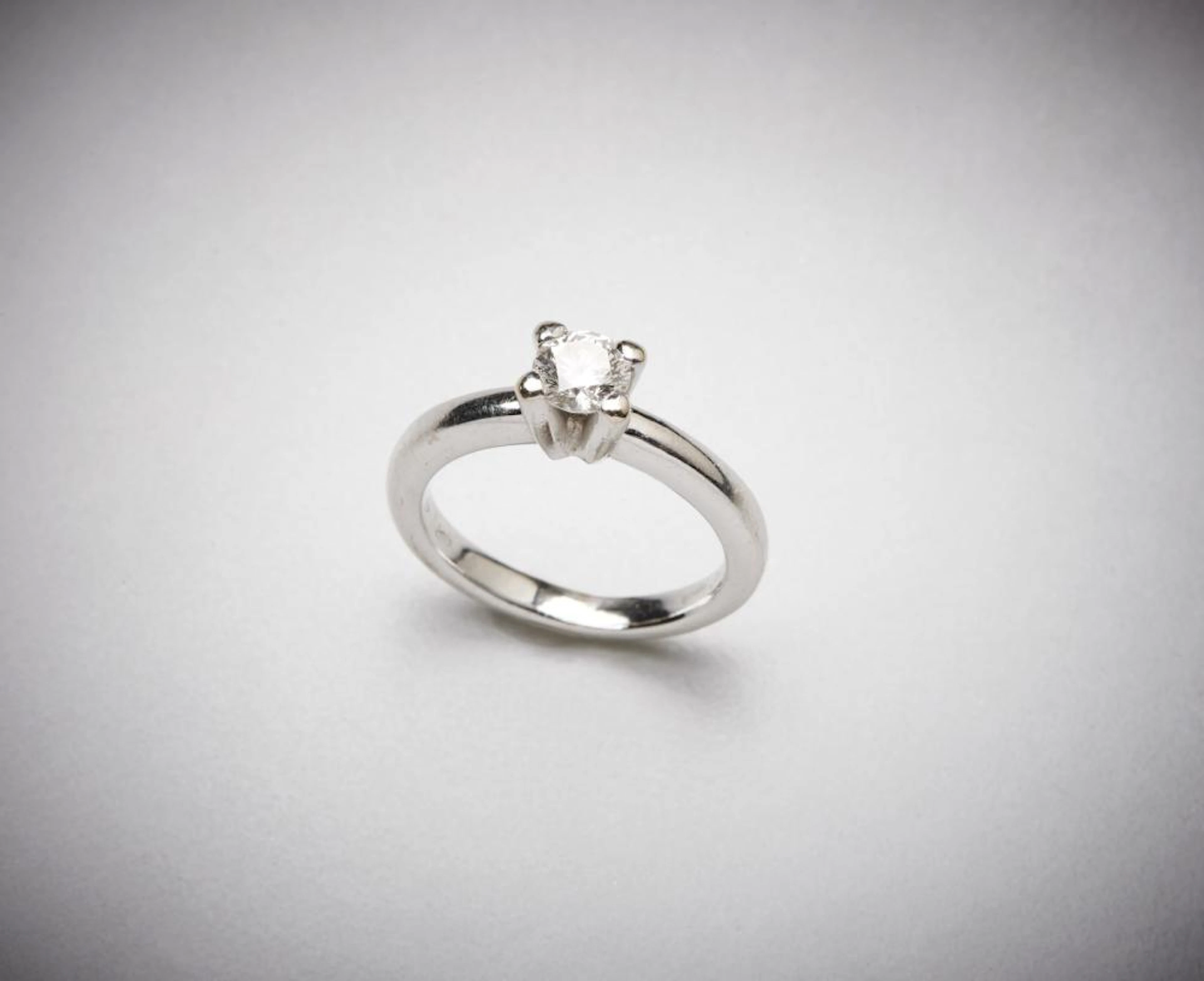 Anello in oro bianco 750/1000