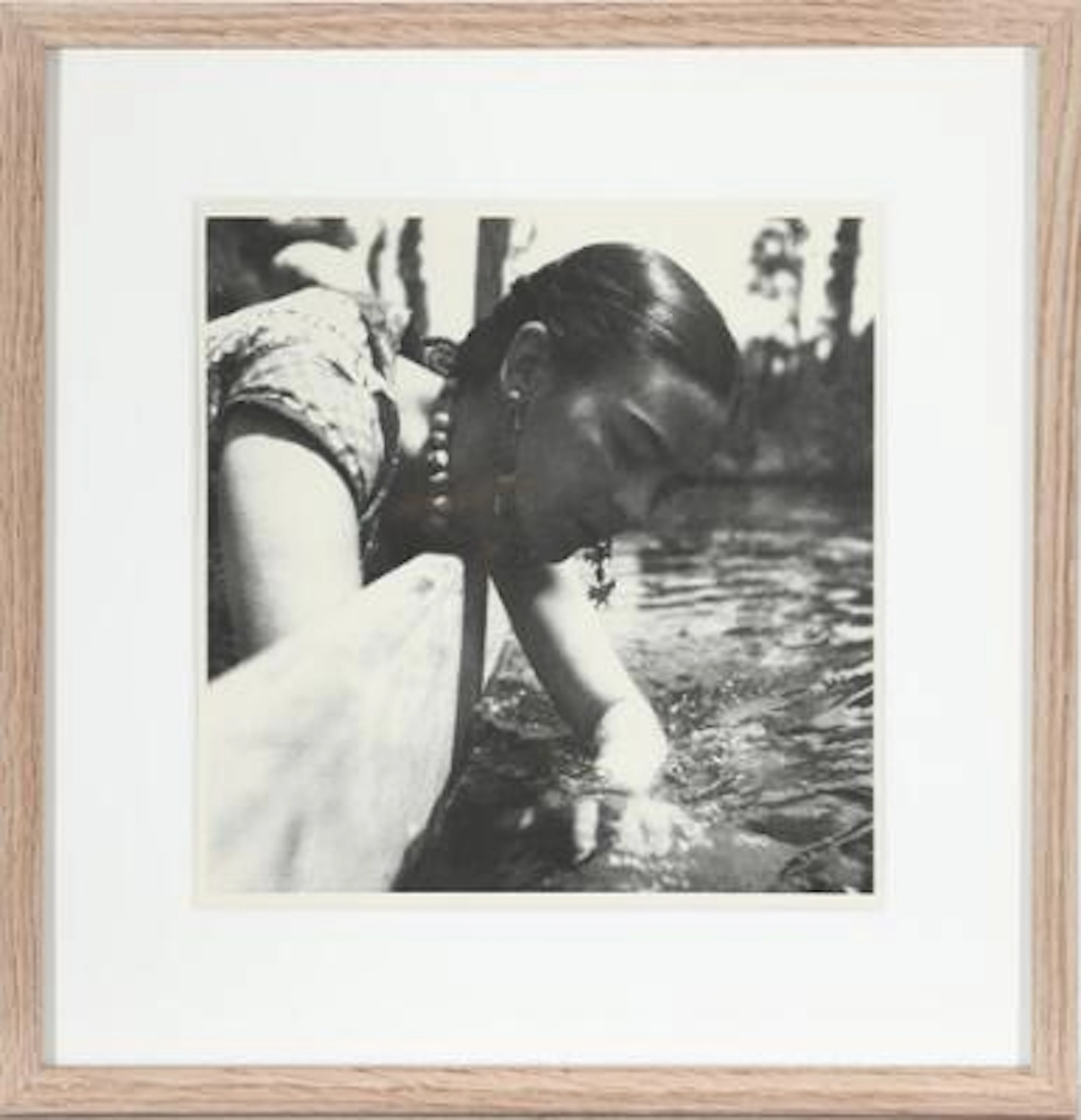 Original b/w press photograph of Mexican painter Frida Kahlo (1907-1954)