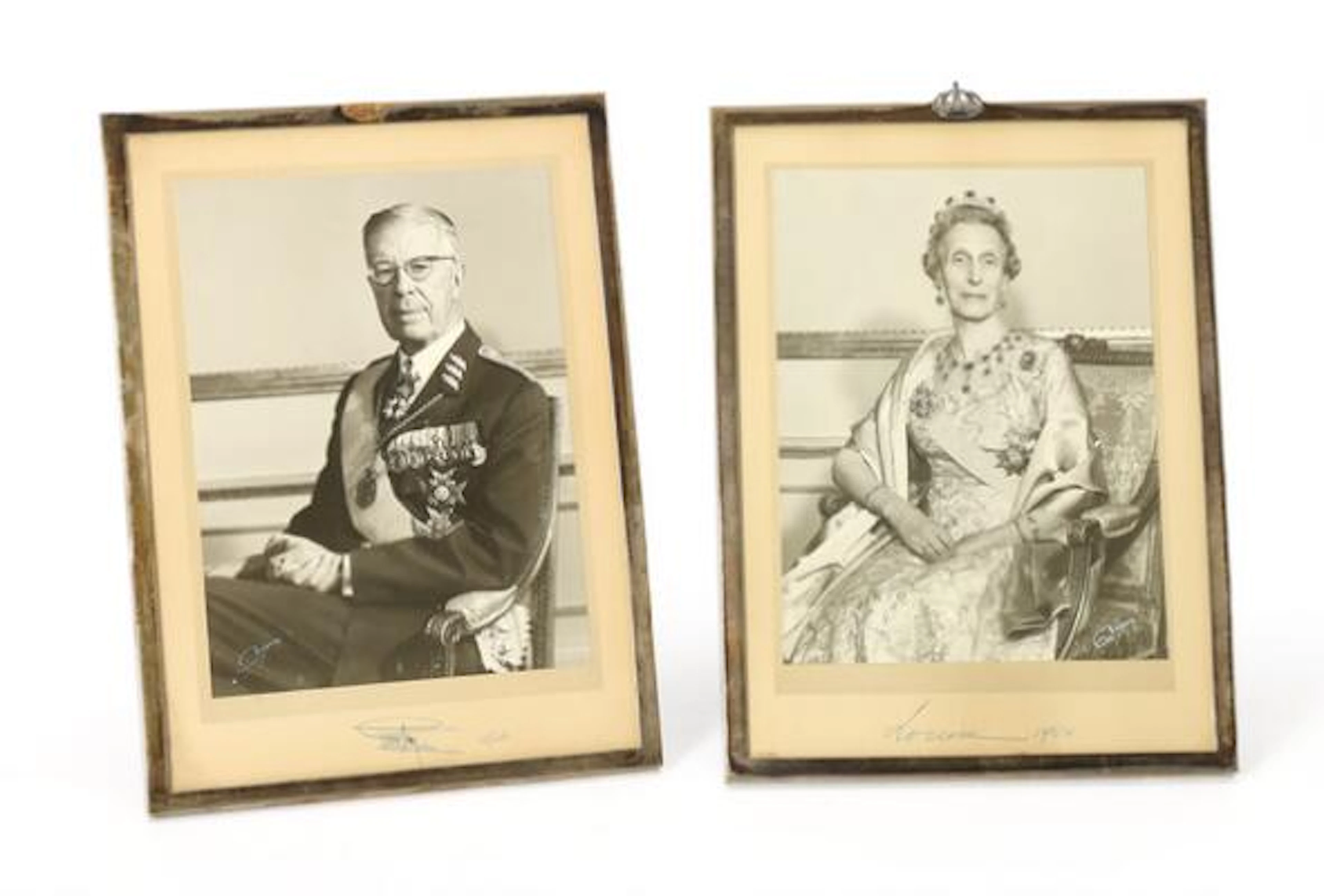 A pair of signed b/w presentation photographs of King Gustaf VI Adolf