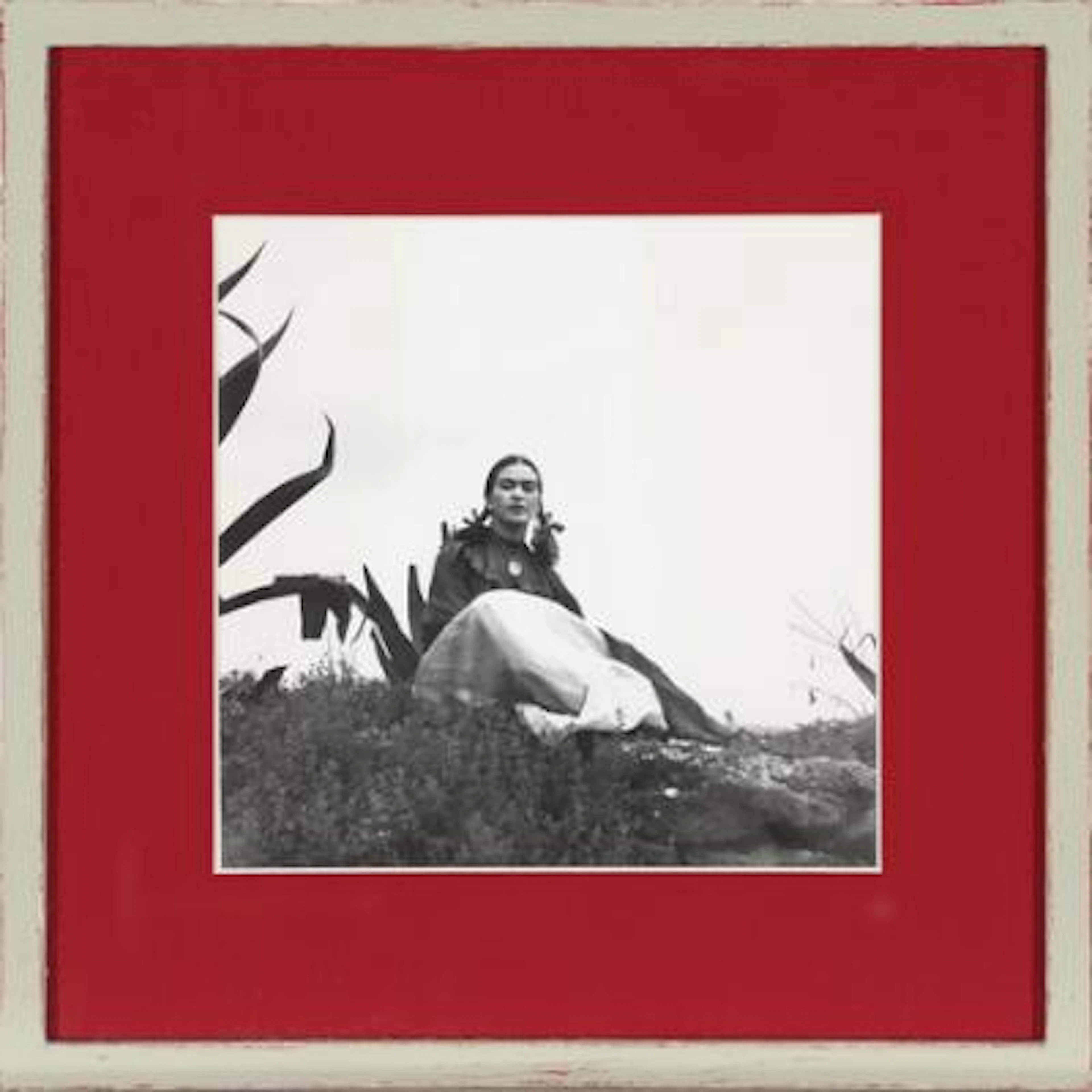 Original b/w press photograph of Merxican painter Frida Kahlo sitting