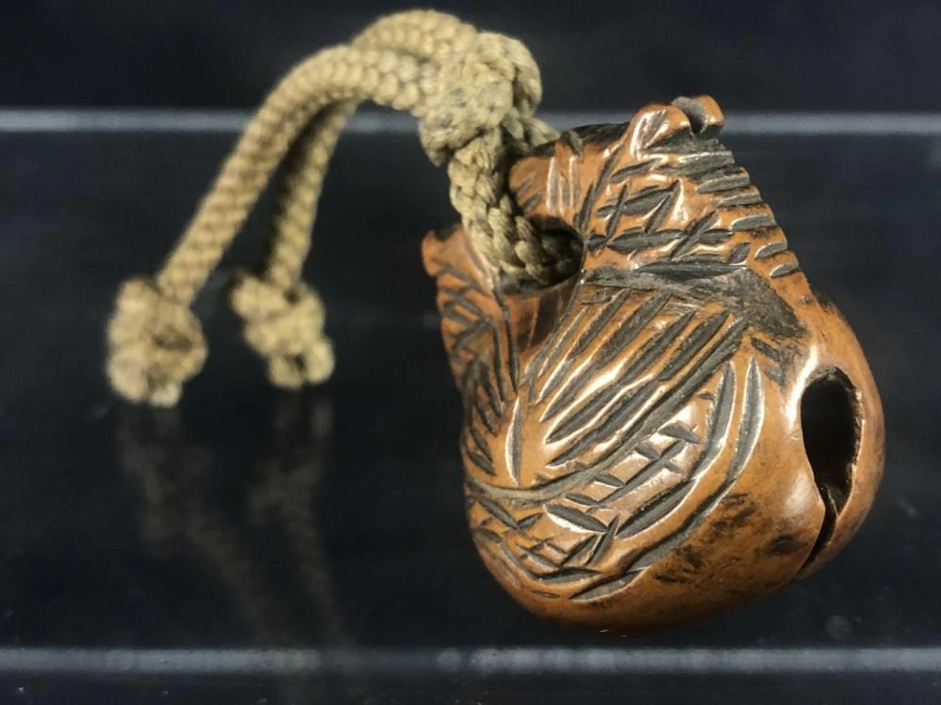 esuke Inro Sagemono Oljme Wood Mokugyo TempleBell