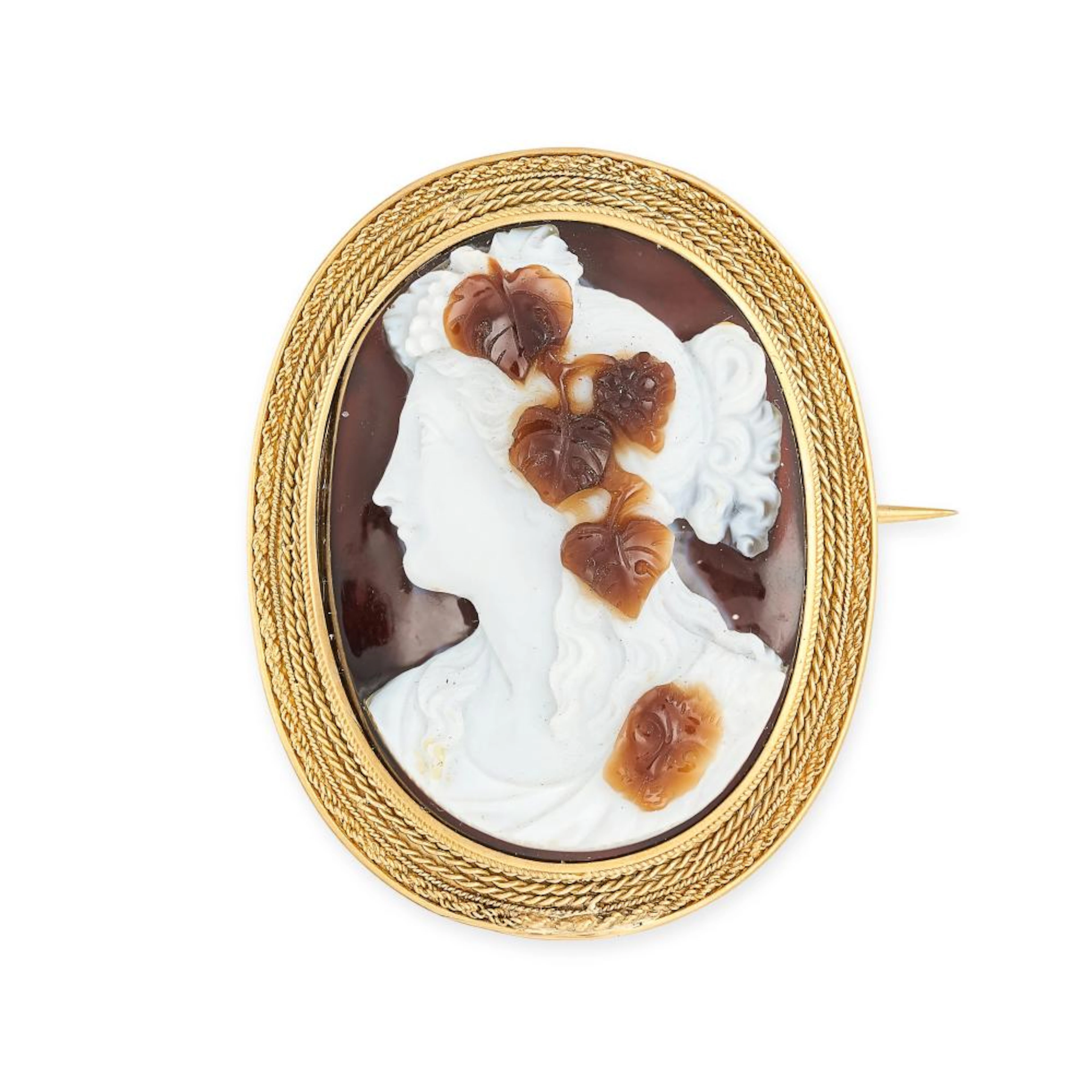 AN ANTIQUE CAMEO BROOCH