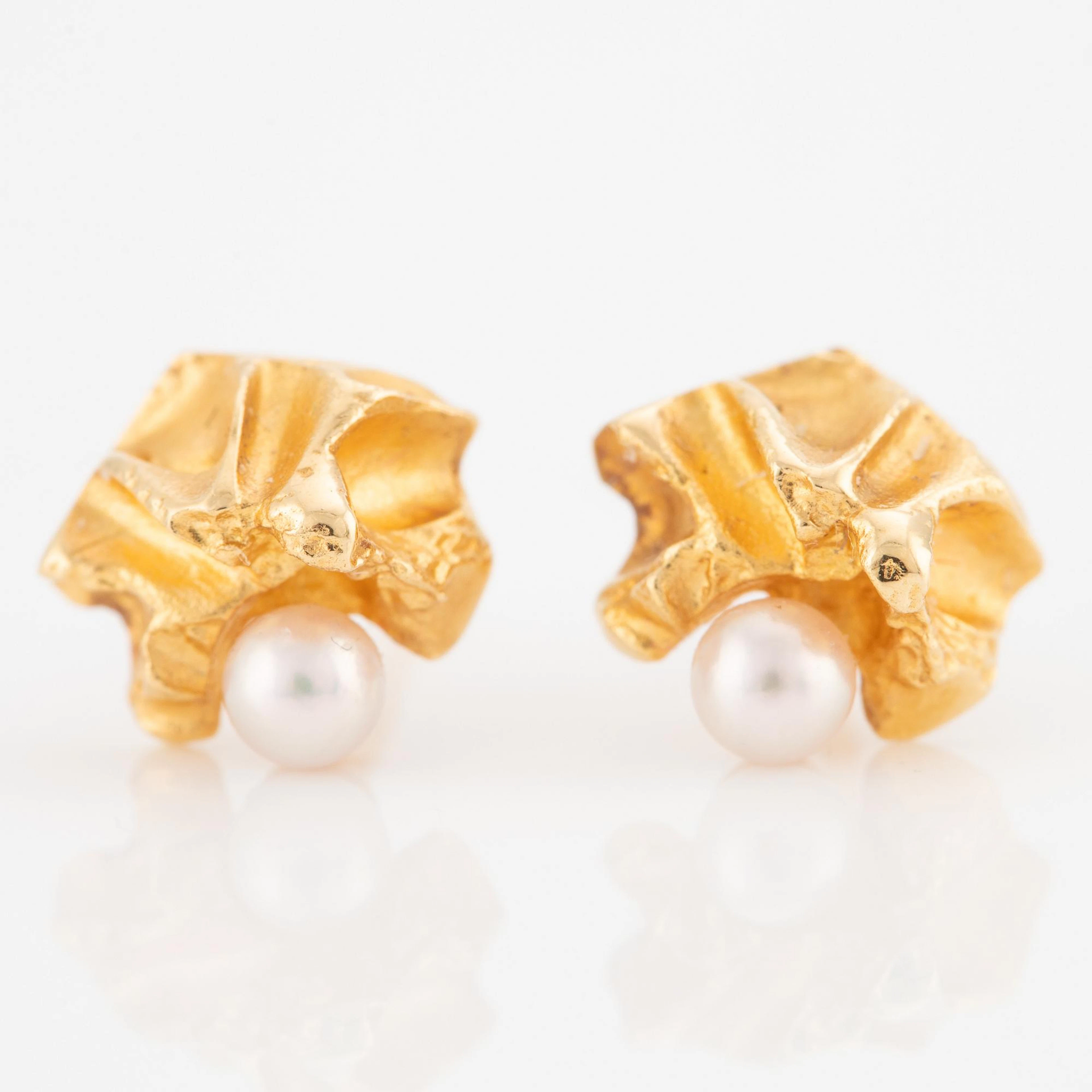 Björn Weckström, Lapponia, earrings, "Saana", 18K gold with pearls