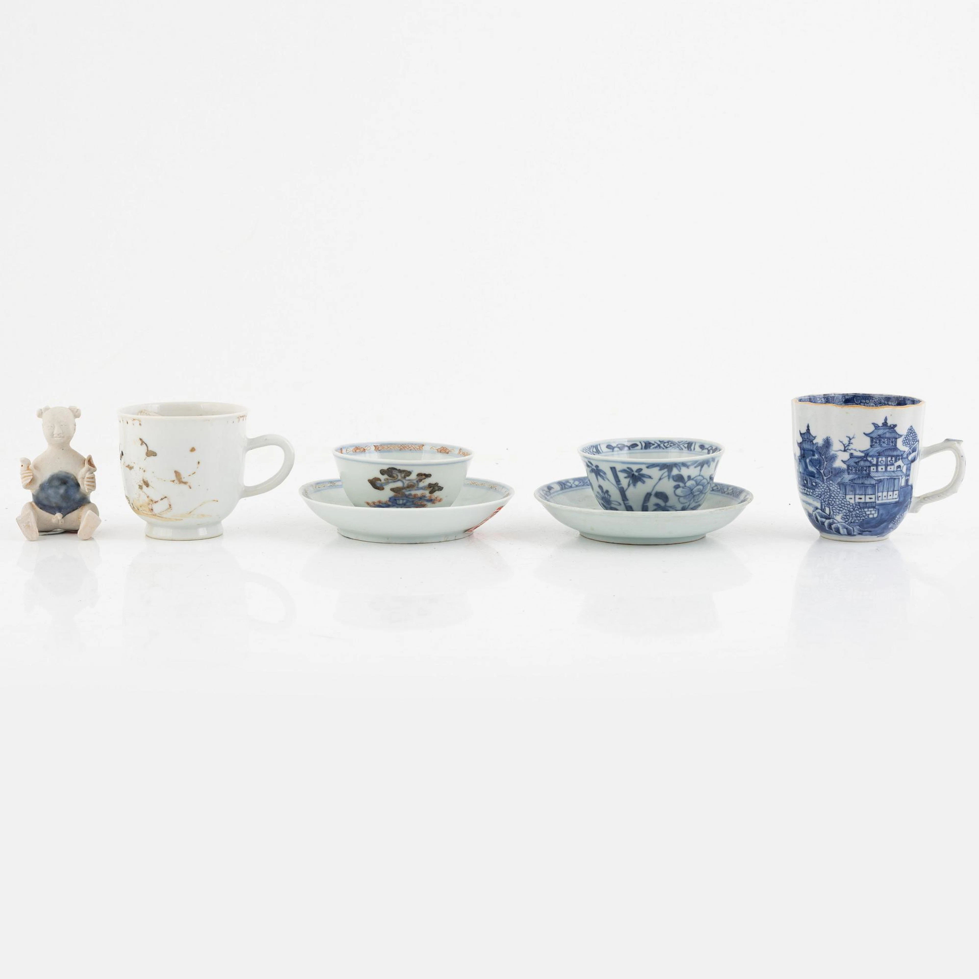 Two Chinese export porcelain cups with saucers
